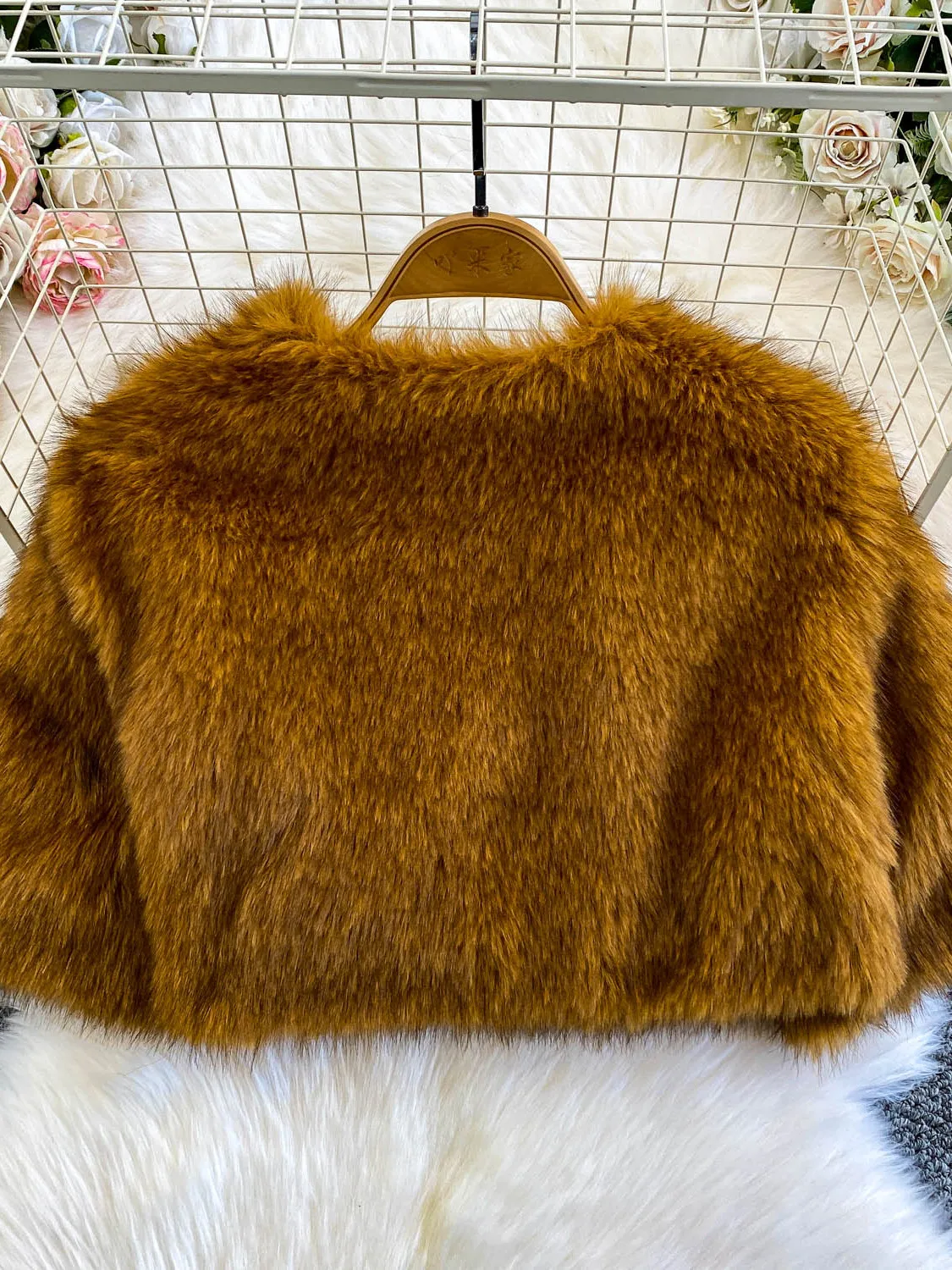 معطف بياقة جلدية من الفرو البني للنساء للشتاء من فرو العمل الثقيل ذو مظهر شبابي ملابس خارجية مستديرة Ne ort للتنقل Sle