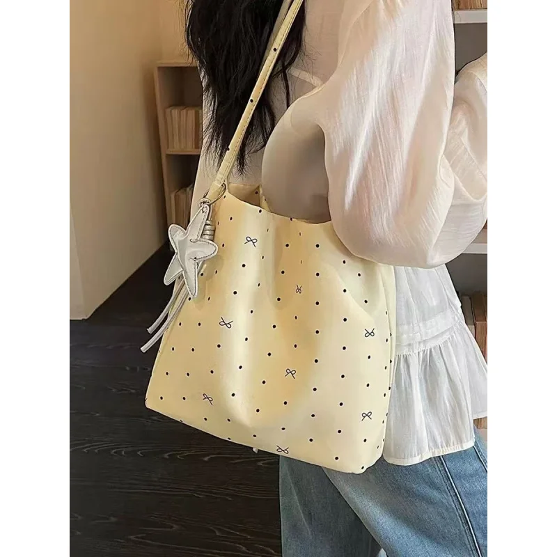 

2026 New Korean Style Literary Polka Dot College Style Tote Crossbody Bag Internet Celebrity Popular Fashion Versatile Flair Bag