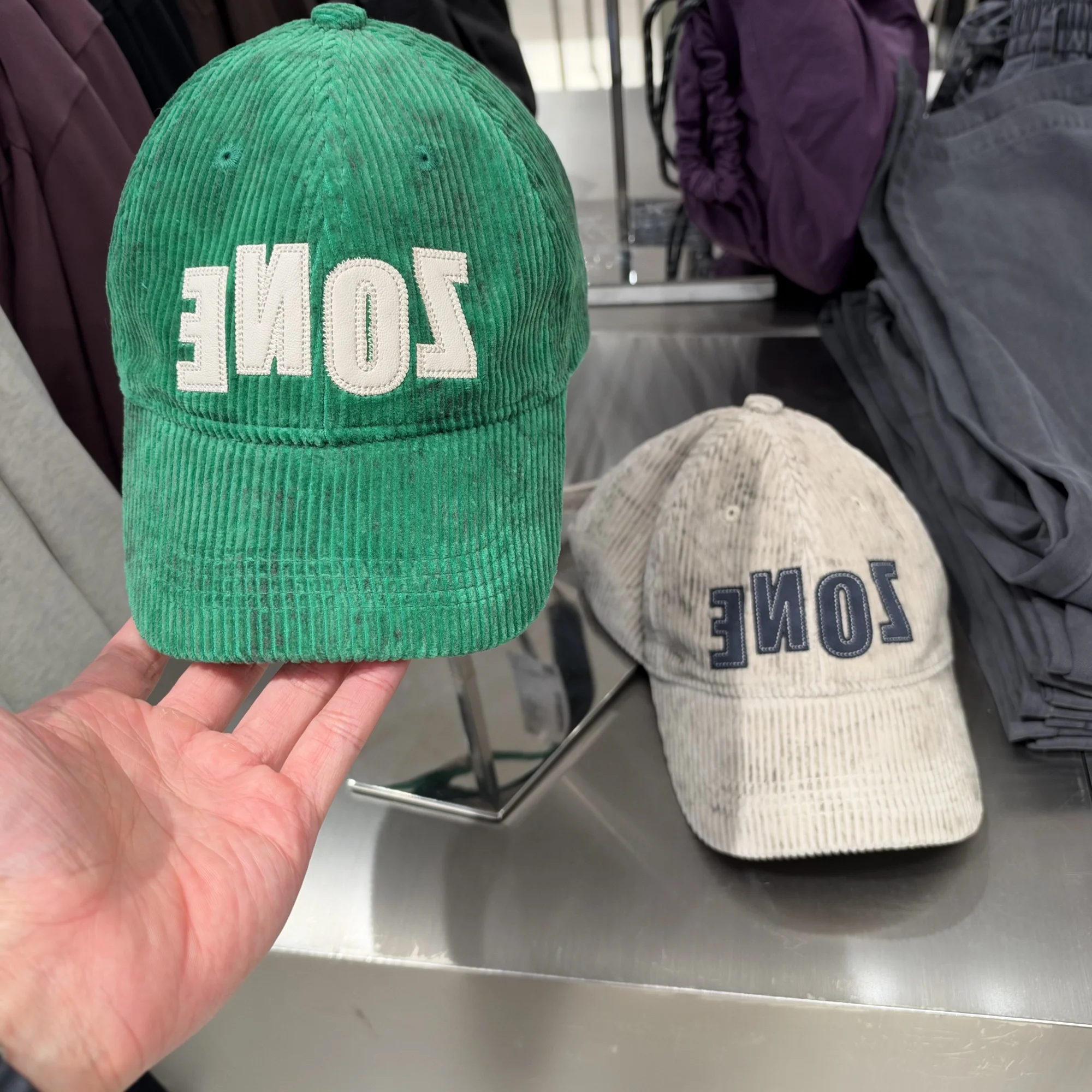 casquette-de-baseball-pour-homme-style-retro-ur-collection-hiver-2026-casquette-en-velours-cotele-a-motif-de-lettres-en-coton-uaja60042-accessoire-de-mode-pour-jeunes