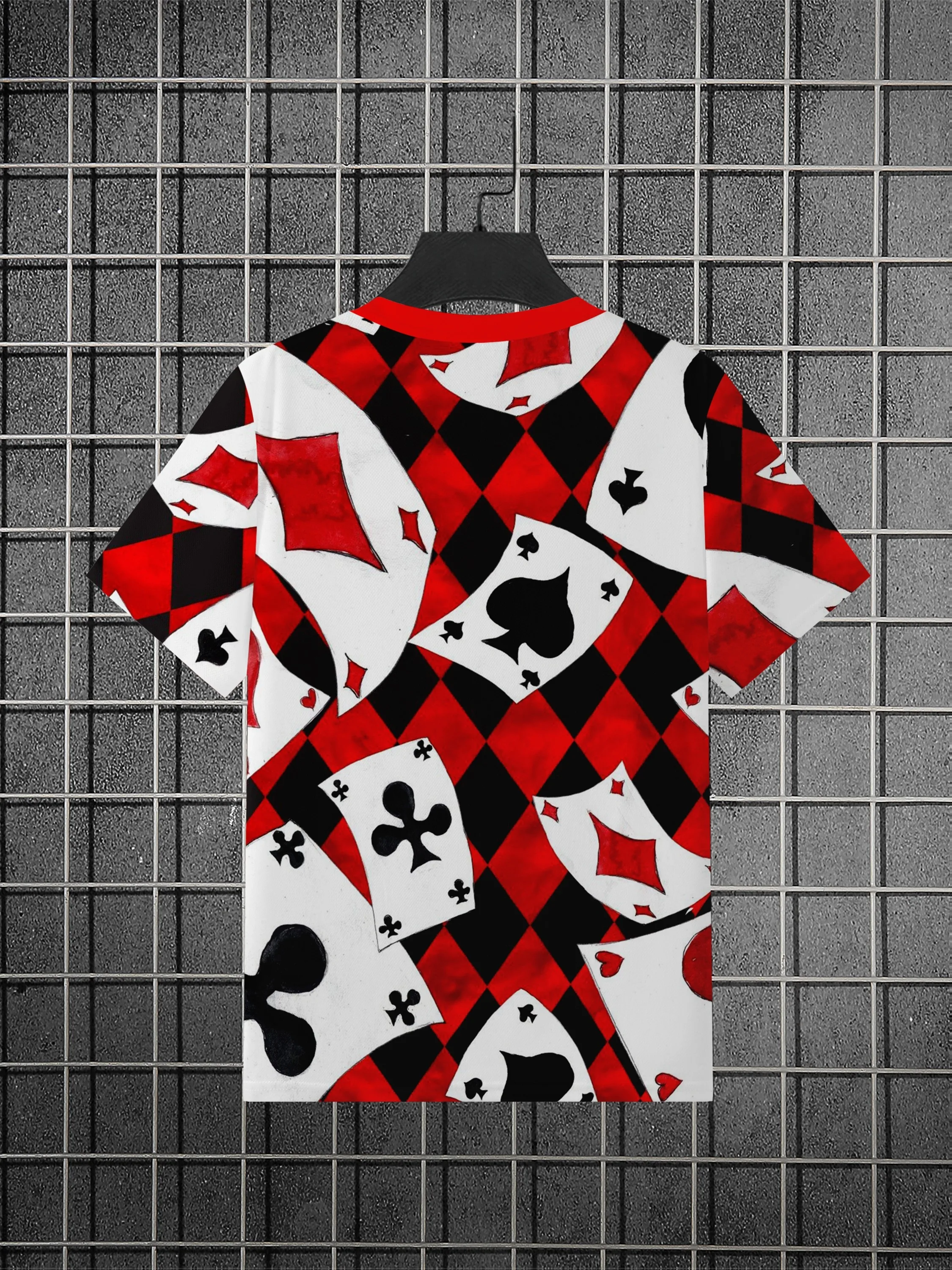 Herren-T-Shirt mit rotem Rand, Rundhalsausschnitt, 3D-Pokerkarten-Rhombus-Karomuster, Casino-Party, Casual-Streetwear-Oberteil – Detail 3