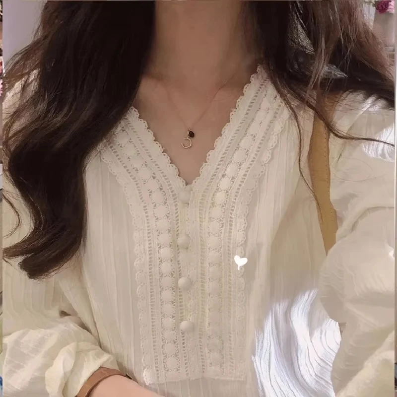 Sweet Lace Loose Blouse Fashion Women's Long Lantern Sleeve Blouse White Tops Office Lady Elegant Autumn V-neck Shirt 8225