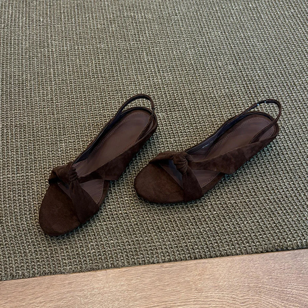 

Женские летние повседневные сандалии на танкетке, удобные римские туфли с перекрестными ремешками, универсальная обувь с открытым круглым носком