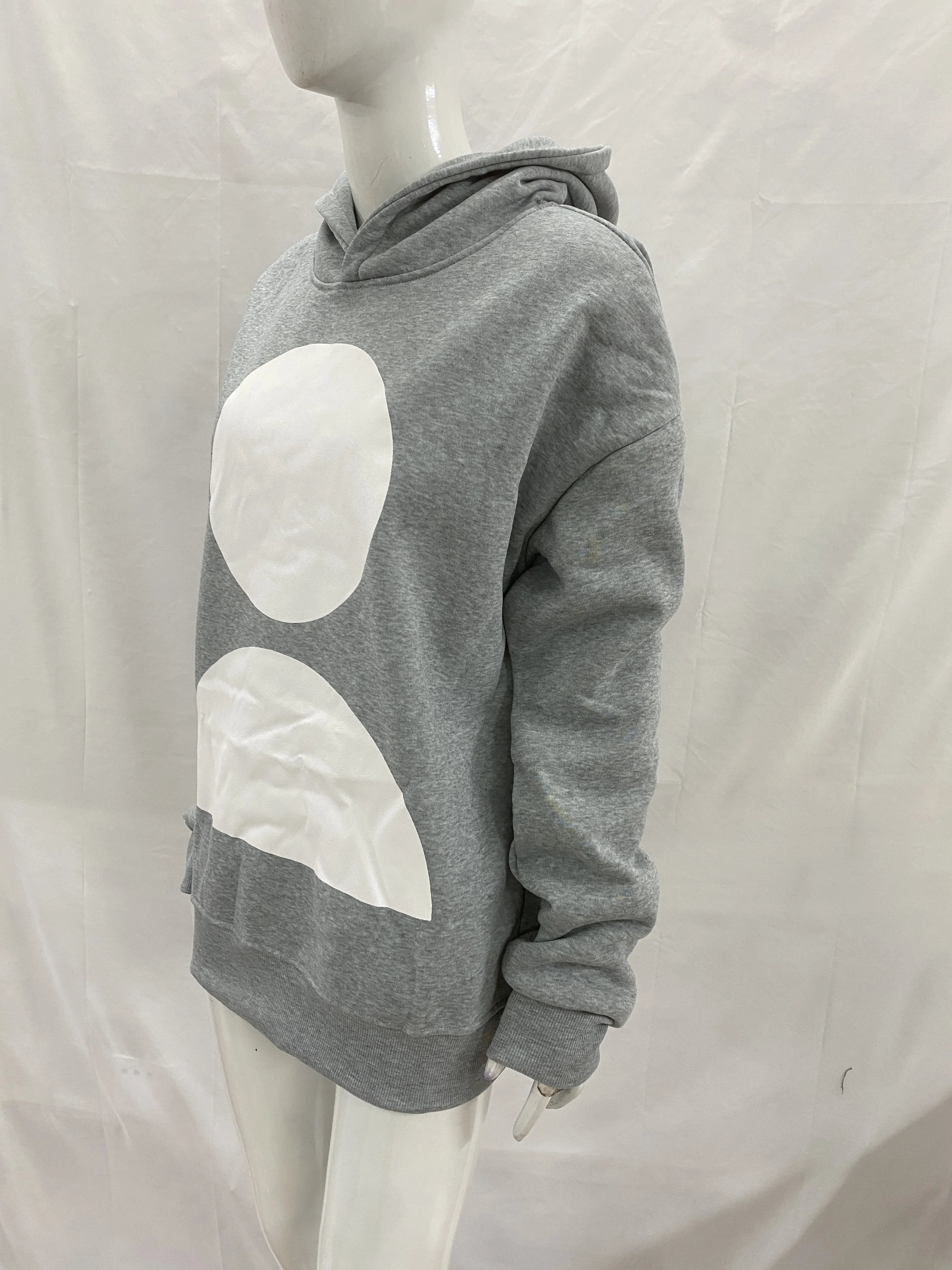 

Trendy brand letter printed hoodie with off shoulder sleeves for narrow shoulders, versatile for commuting in spring and autumn