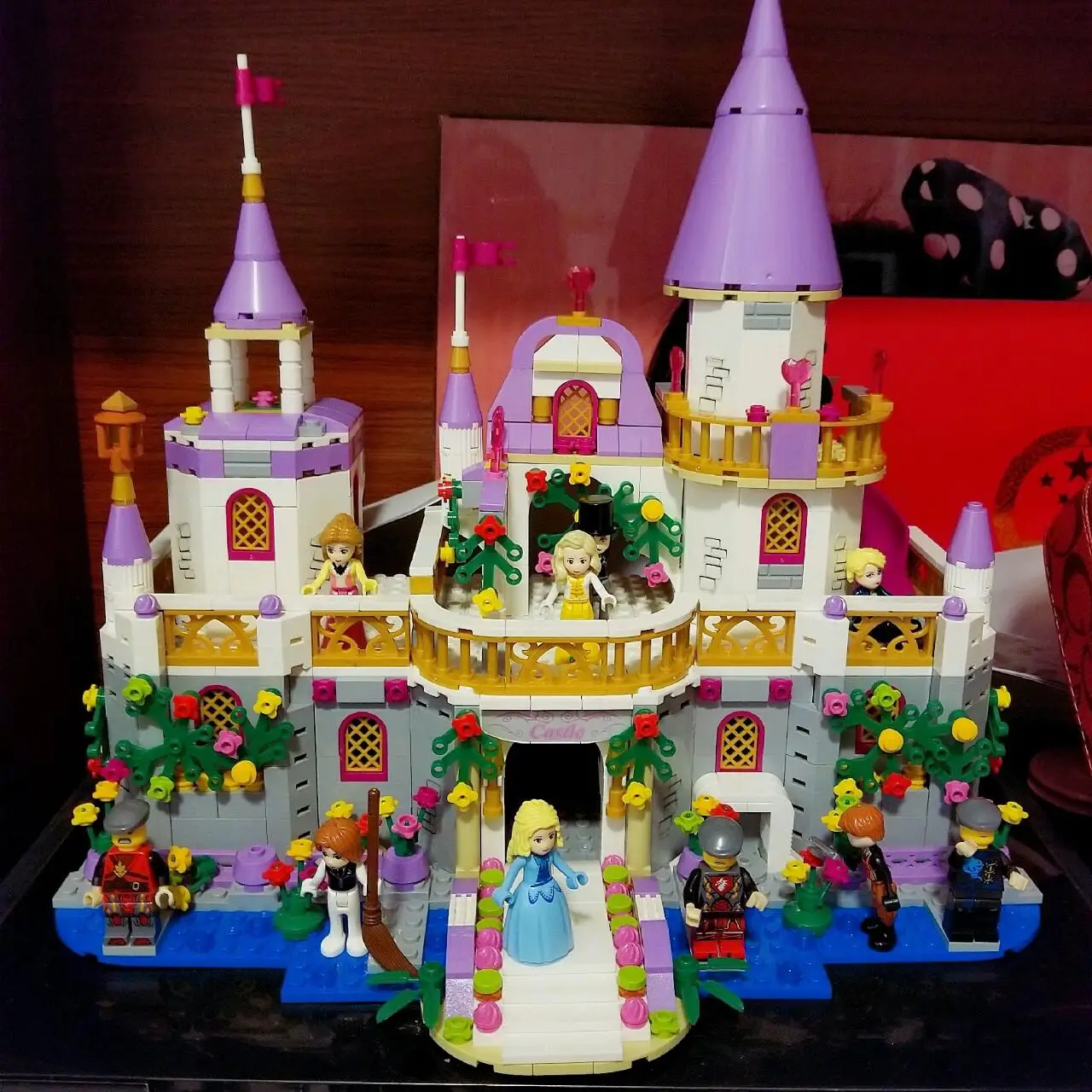 731PCS Windsor Cinderella Princess Ice Castle model Building blocks City My Friends Street View House Children Toys Girls Gifts