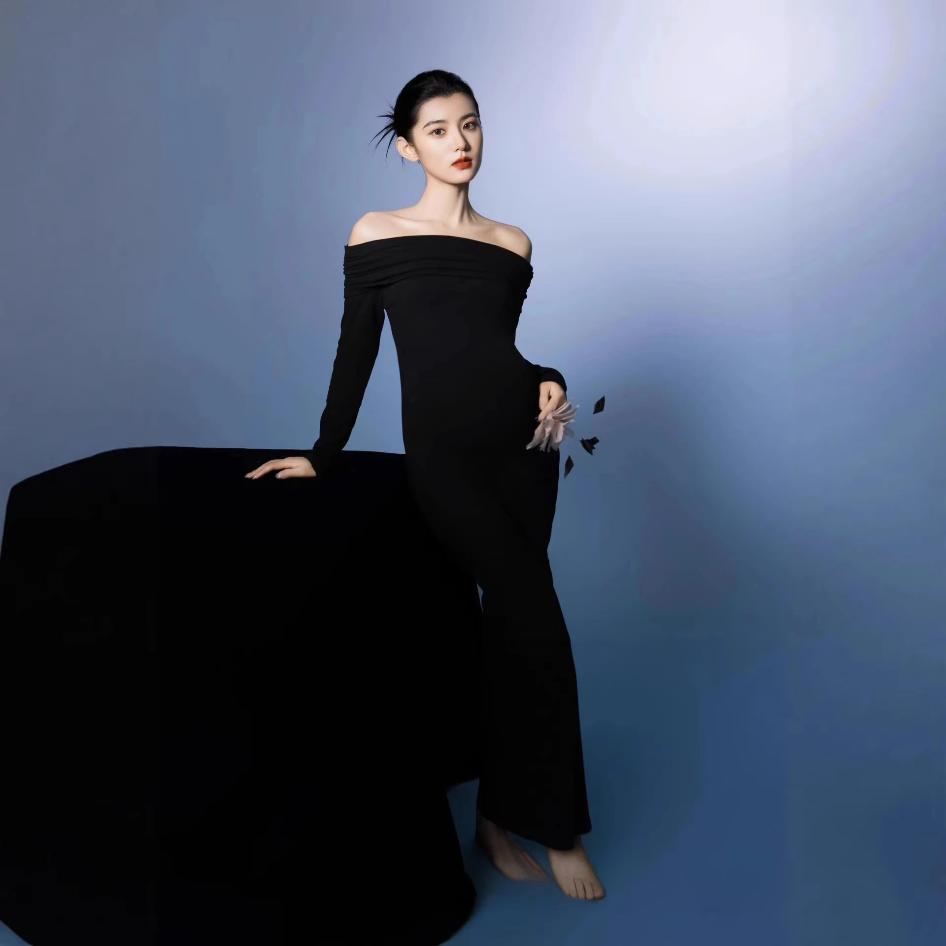 Elegant Off-Shoulder Maternity Dress for Women Black Long Sleeve Studio Photoshoot Photography Clothing Picture-Friendly