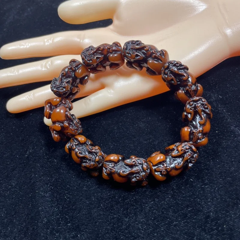 

New vintage amber carved three-dimensional Pixiu bracelet for men and women