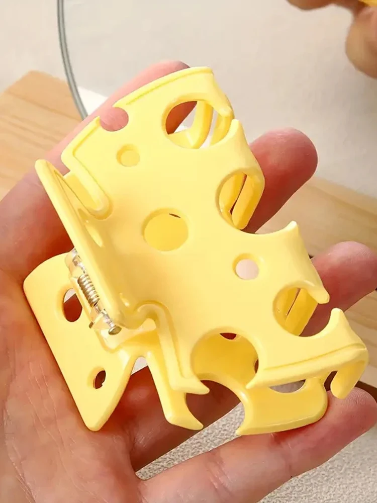 Gelbe hohle Haarklammer in Käseform | Kreativer Pferdeschwanzhalter | Niedlicher Back-of-Head-Brötchenclip | Einzigartiges Haar-Accessoire – Detail 6