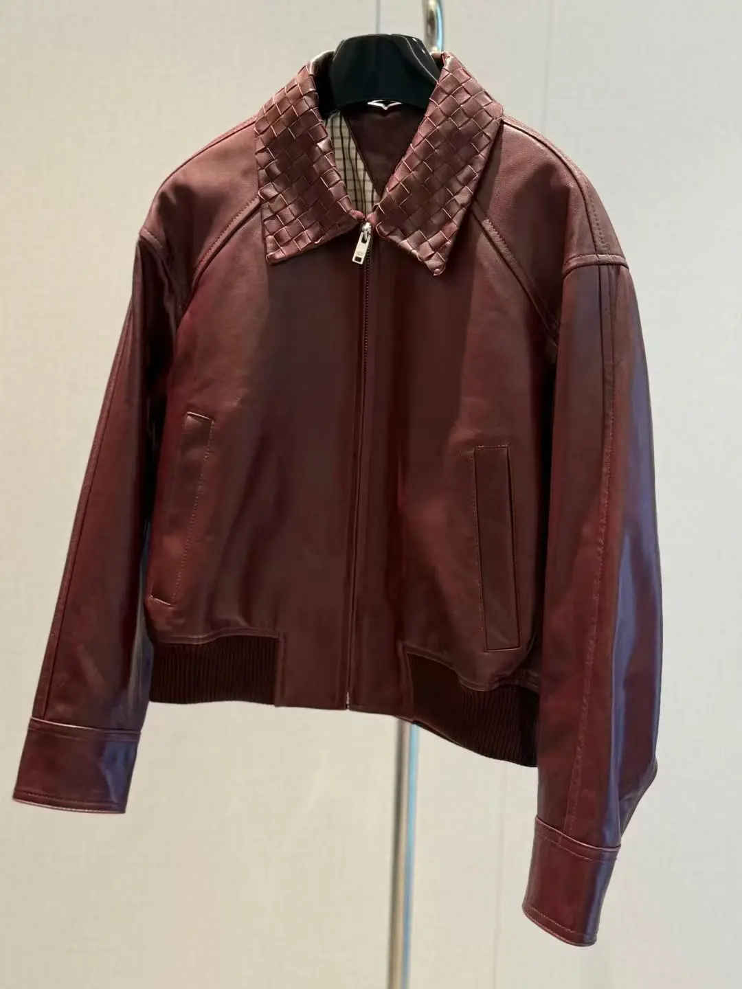 معطف نسائي جديد لعام 2025 مصنوع من جلد الغنم وسترة قصيرة بأكمام طويلة #1