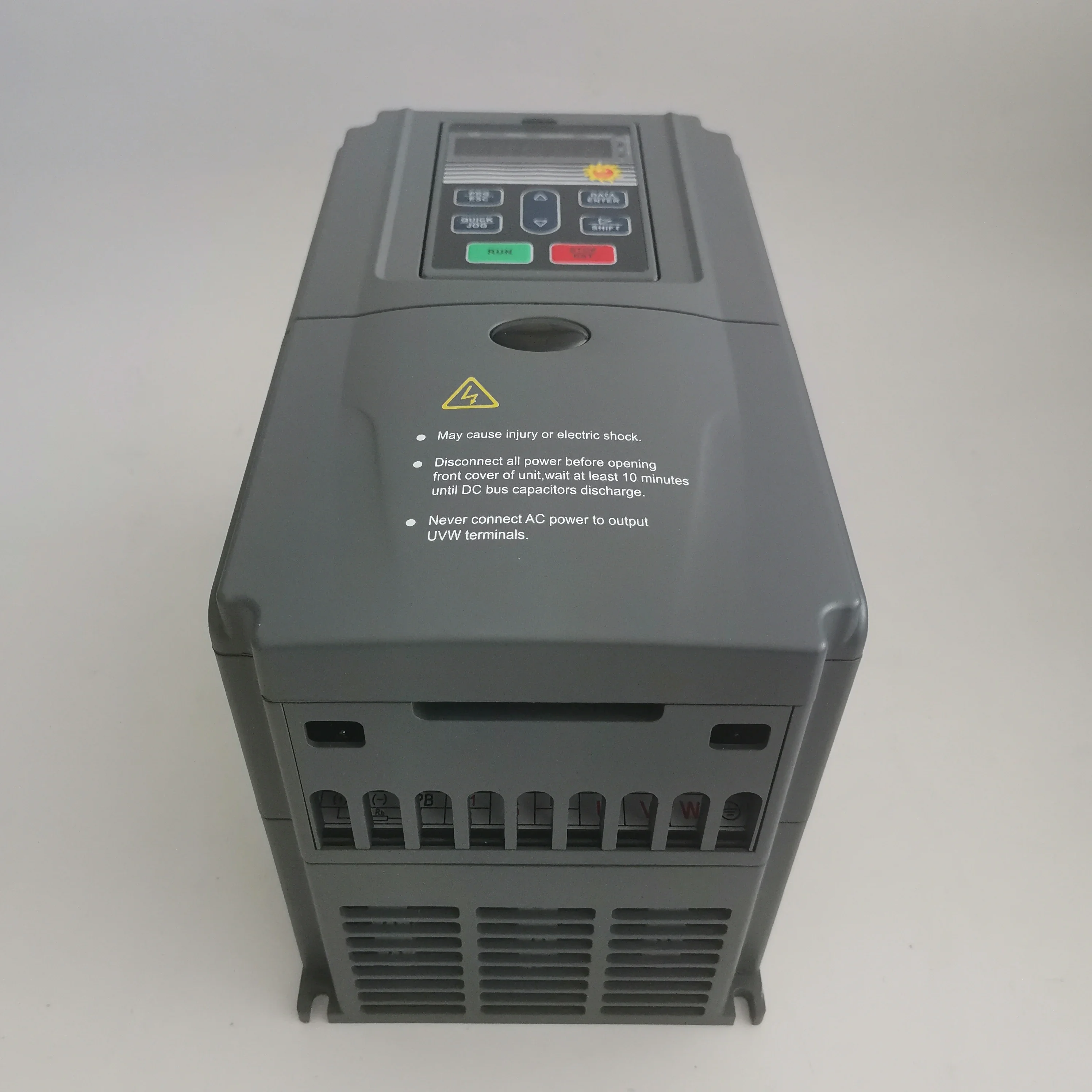 Solar Water Pump Inverter 3HP 230V 2.2KW VFD with MPPT AC Drive