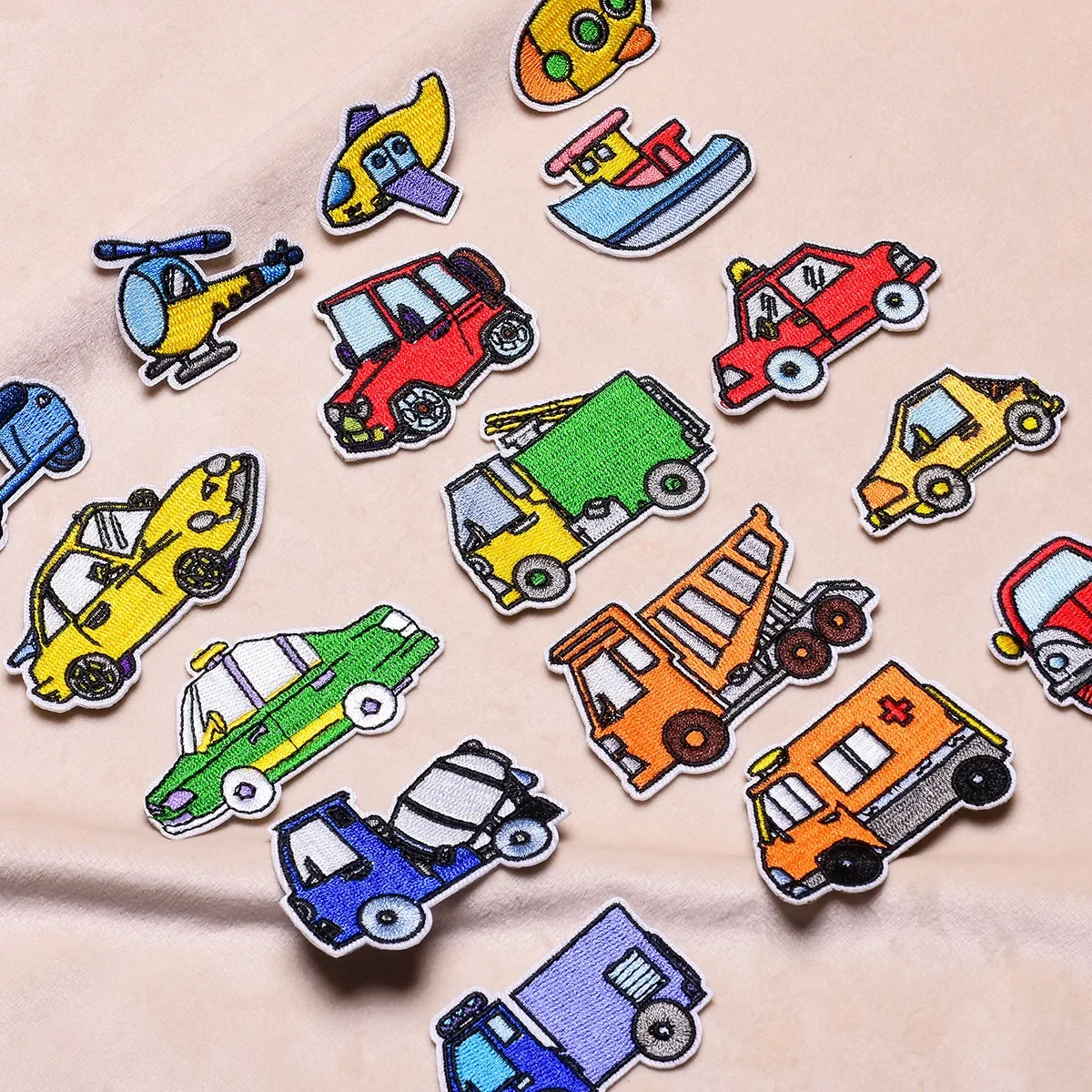 Cartoon Animation Embroidered Clothes Stickers, Clothing Iron Patch, Sewing Patches, Cars, Aircraft, Rocket, Wholesale