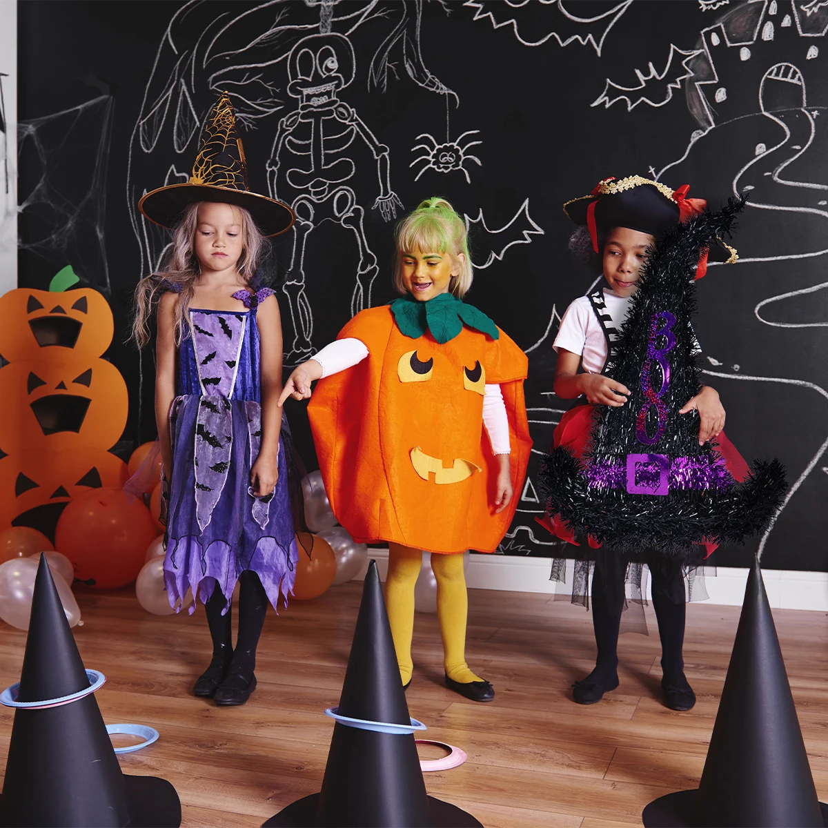 

2pcs Halloween Witch Hat Wall Hangings Plastic Iron Hanging Ornament Party Decoration Mood Enhancing Photo Prop Gift
