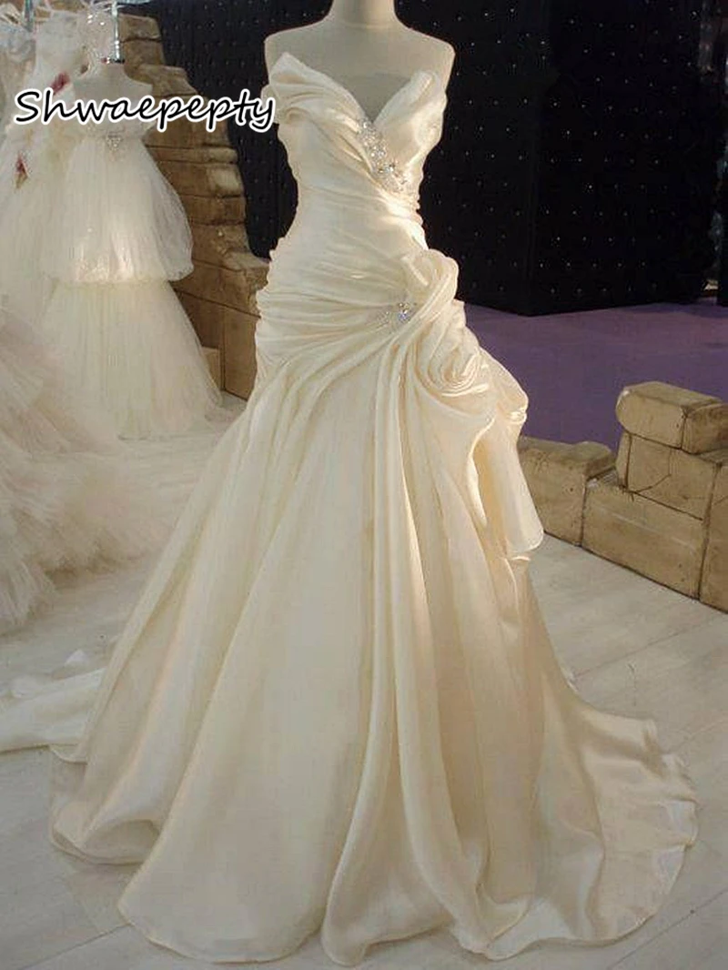 Ruched Soft Satin Wedding Dress Court Train Sweetheart Neck Long Elegant Bridal Gowns Crystals Beaded Customized Bride Wear 2025