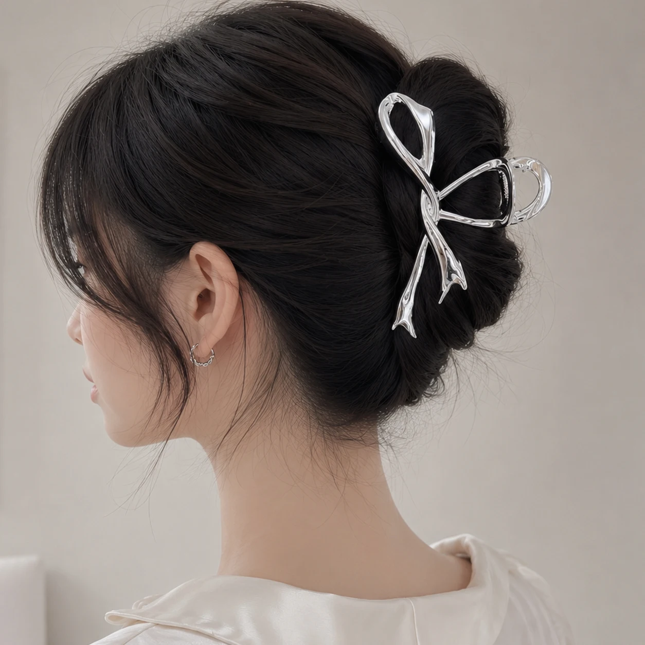 Alloy Bow Hair Claw Clip for Women Girls Metal Ribbon Hair Crab Clamp Non Slip Elegant Bun Holder Fashion Hair Accessories Daily view 4