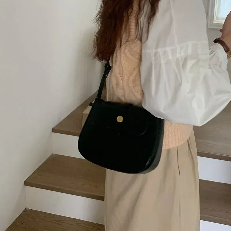 Koreański styl Niszowa nowa torba damska w stylu retro Eleganckie luksusowe małe torebki na wszystkie mecze Modne torby na ramię pod pachami Hobo