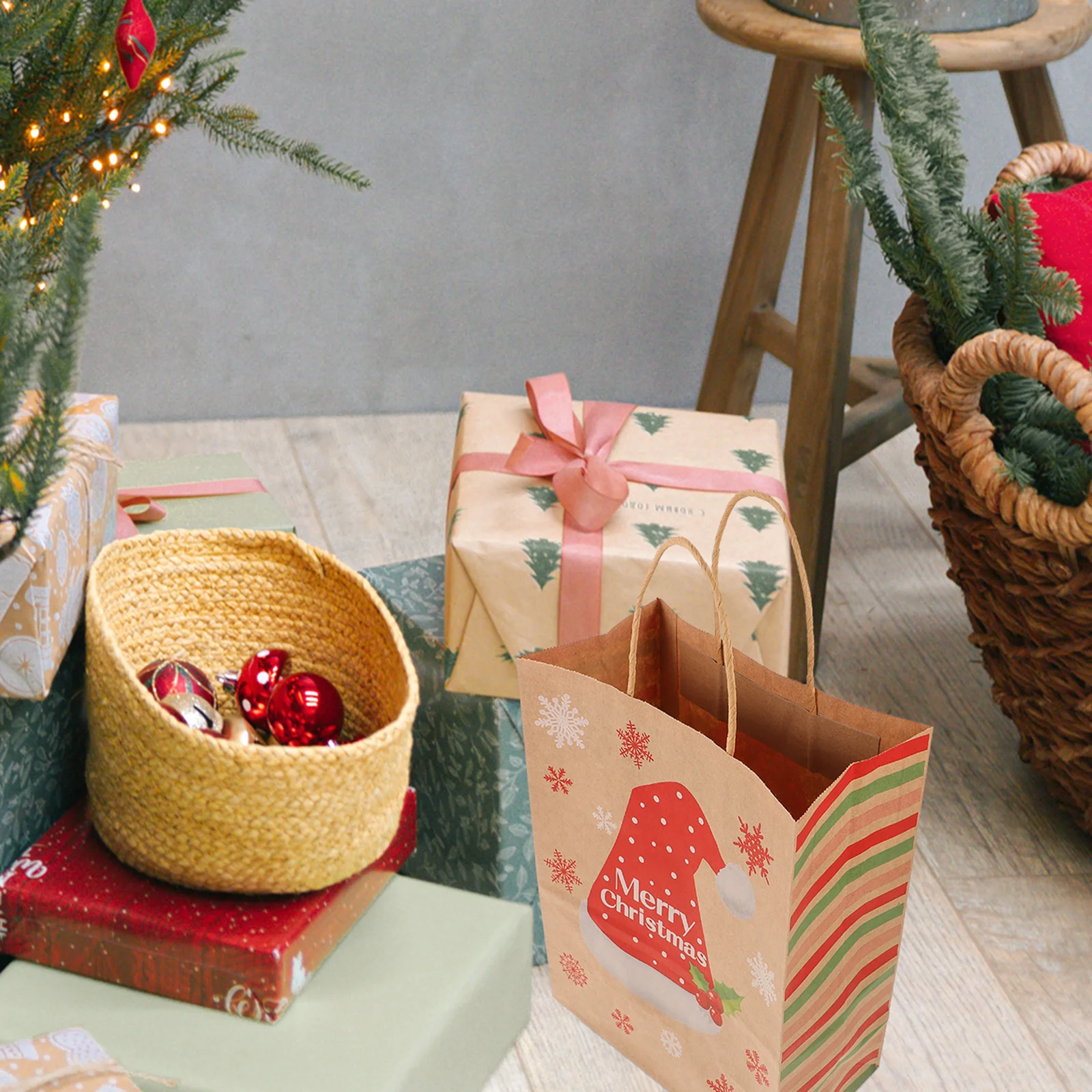 

16Pcs Christmas Paper Gift Bags Handled Medium Size Party Festival Candy Snack Wrapping Storage Pouches Small Gift Bags