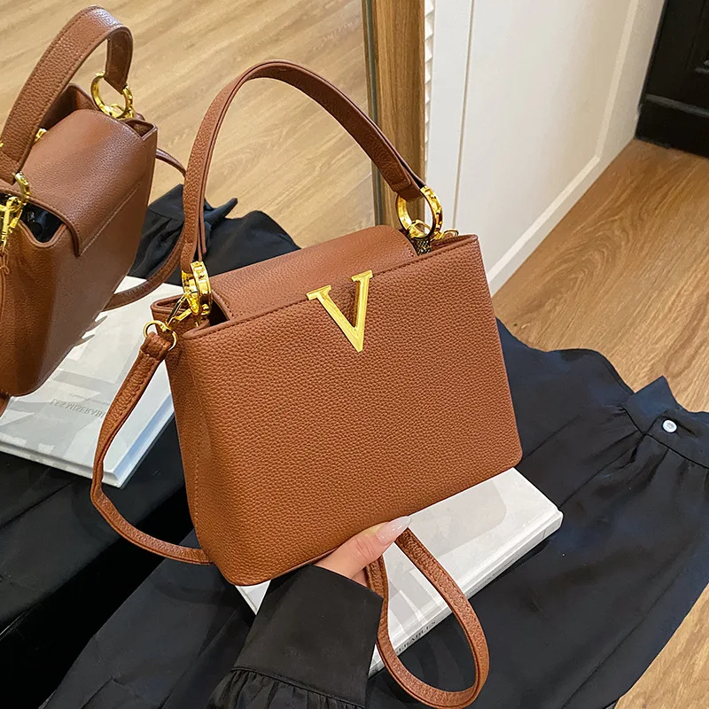 

Скульптурная сумка-хобо из нержавеющей стали 2025 года, женская сумка-трансформер с верхней ручкой и сумка через плечо, повышенная сумка-хобо «день-ночь»