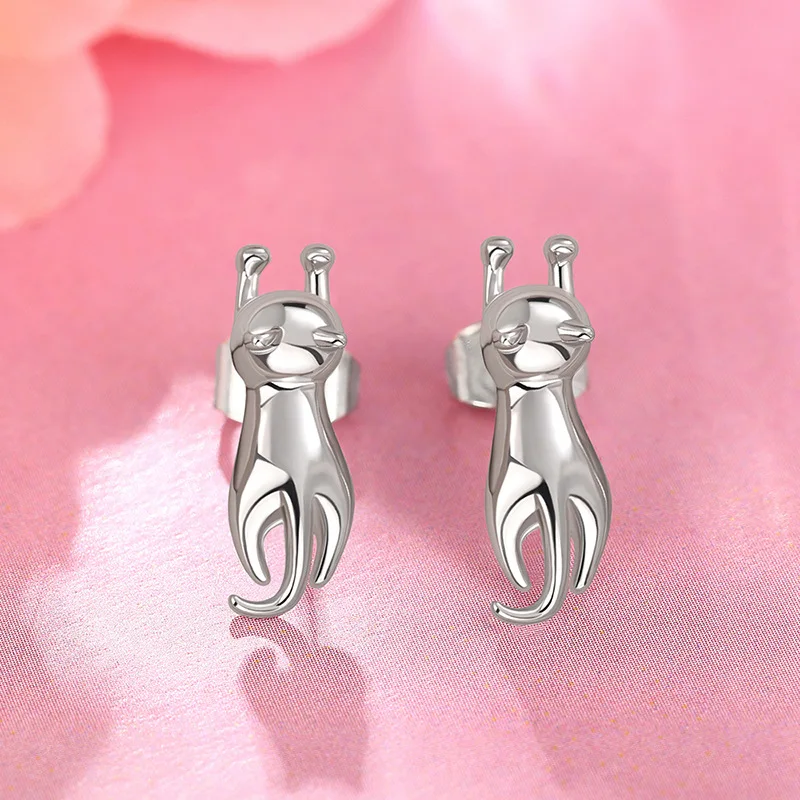 2024 New High end Cute Cat Earnail Female Stretching Animal Earrings Fashionable and Sweet Daily Wear Jewelry Accessories