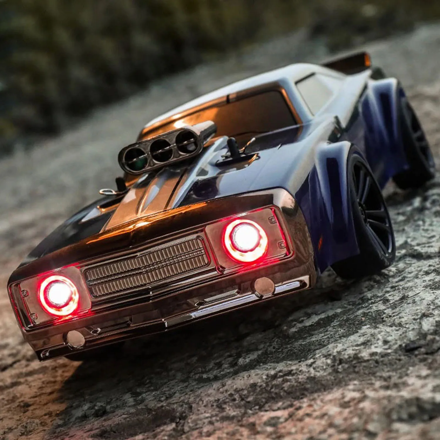 

Gift SCY 16303 1/16 Remote Control Muscle Car 4WD RC Drift Vehicle 7 Modes Light Reserved Power Connector Protection Boys Toy