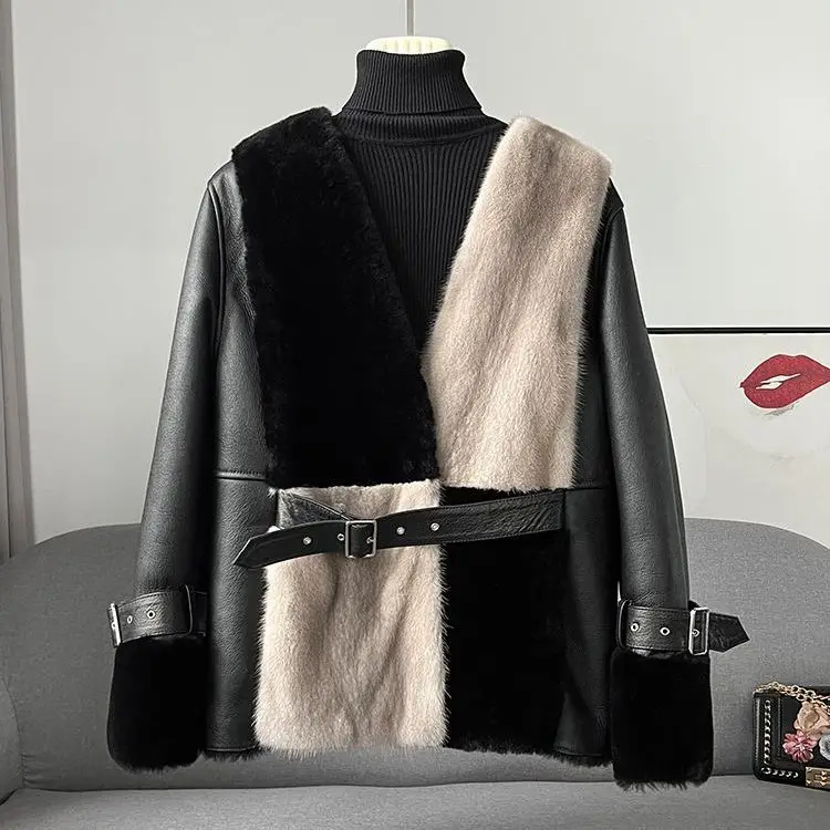 

Autumn and Winter New Fashionable Women's Fur Integrated Jacket V-neck Patchwork Contrasting High Street Coat