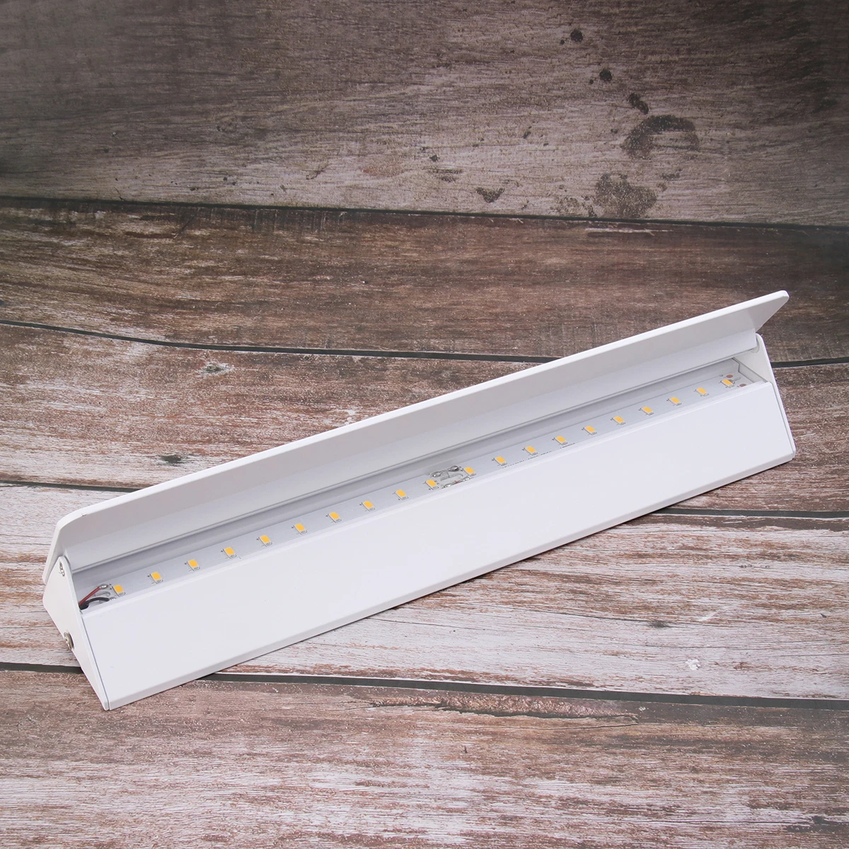 

Adjustable Angle Lamp Durable Premium Material Long Outdoor Wall Lamp Distance Fence Light White Outdoor Household