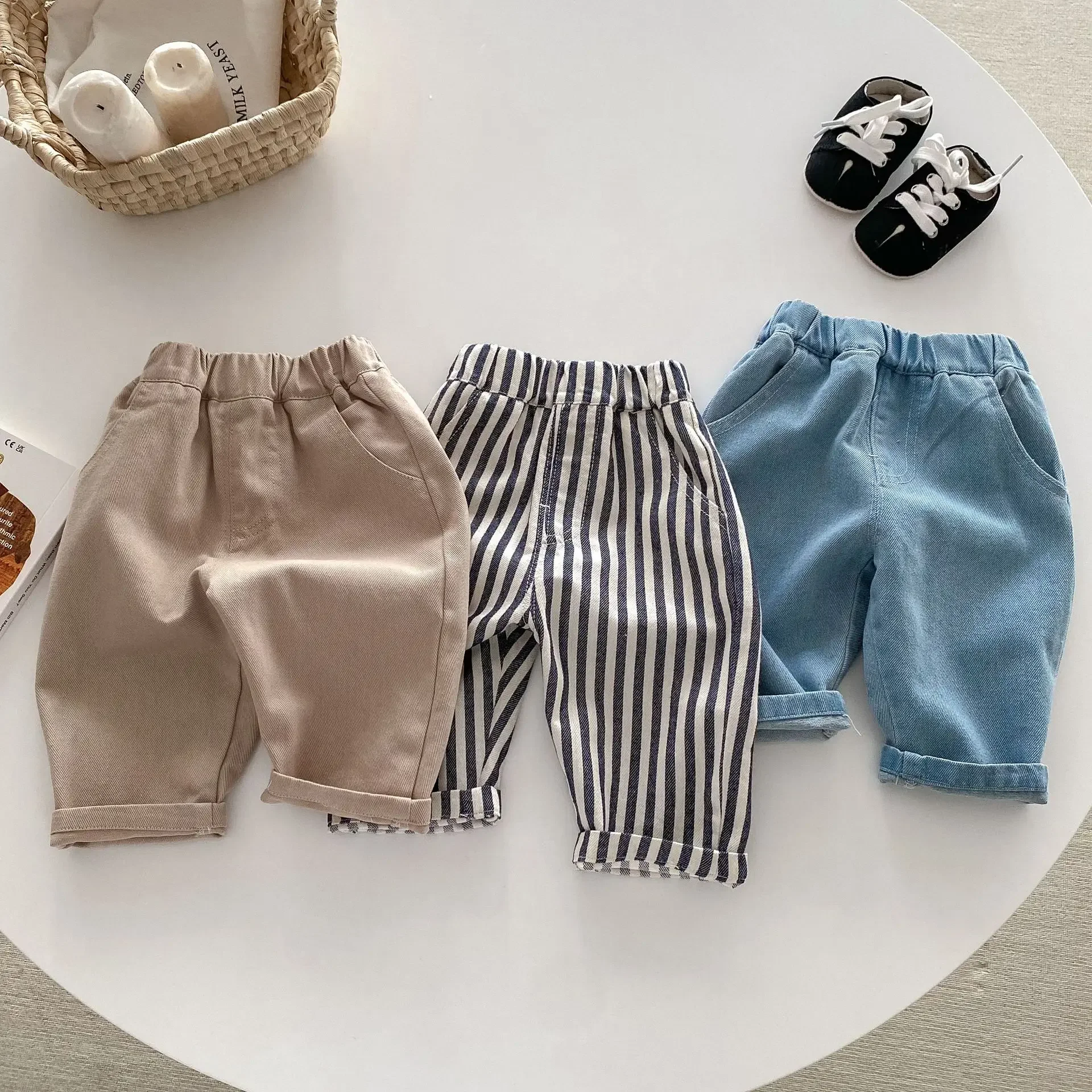 2026 Baby Jungen Jeans Frühling Sommer Stilvolle 0-5Y Kinder Koreanischen Stil Baumwolle Denim Hosen Jungen Casual Weiche Patch Hosen kleidung