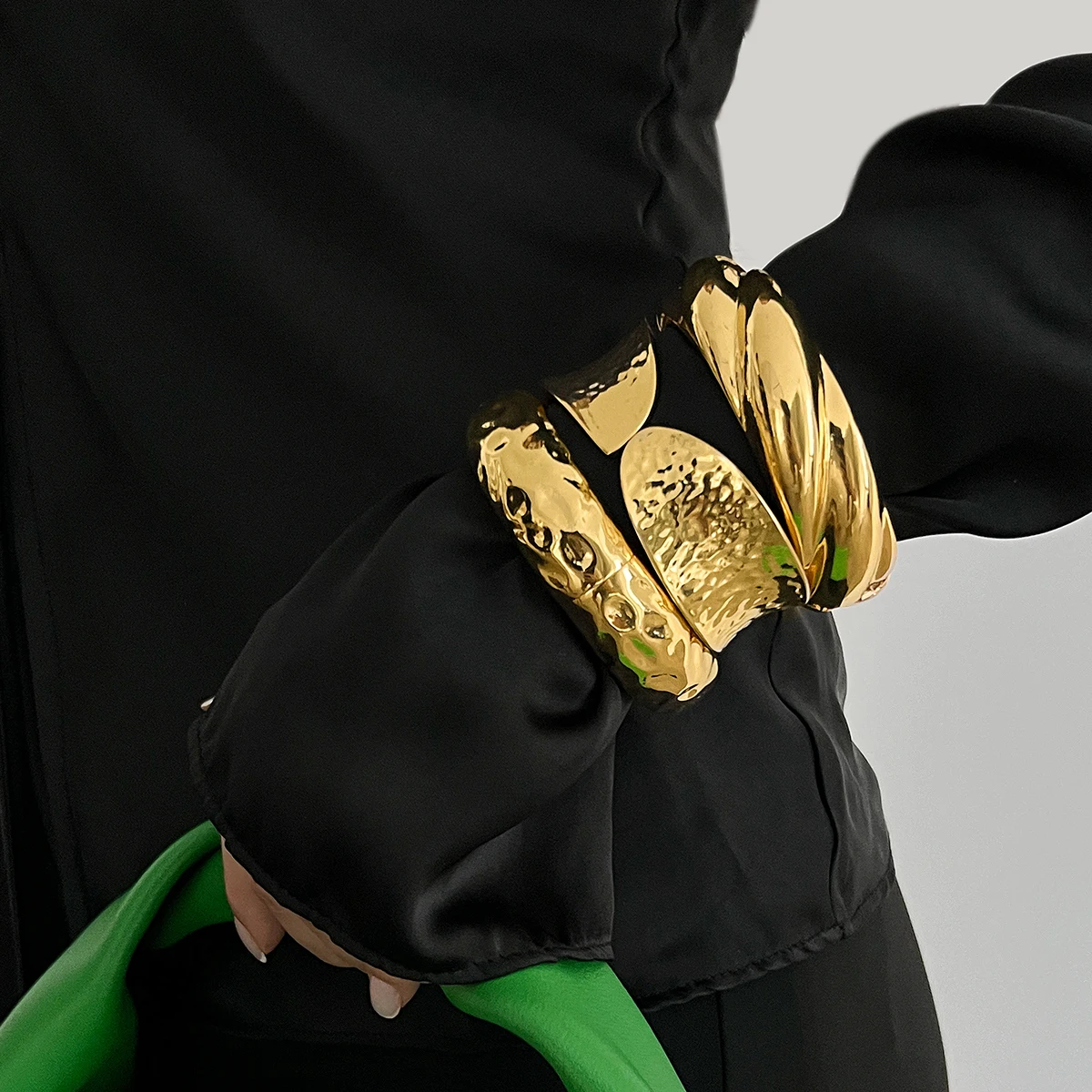 

KunJoe 3 Styles Luxury Design Round Irregular Surface Spring Bangles for Women Fashion Geometric Wide Bracelet Jewelry on Hand