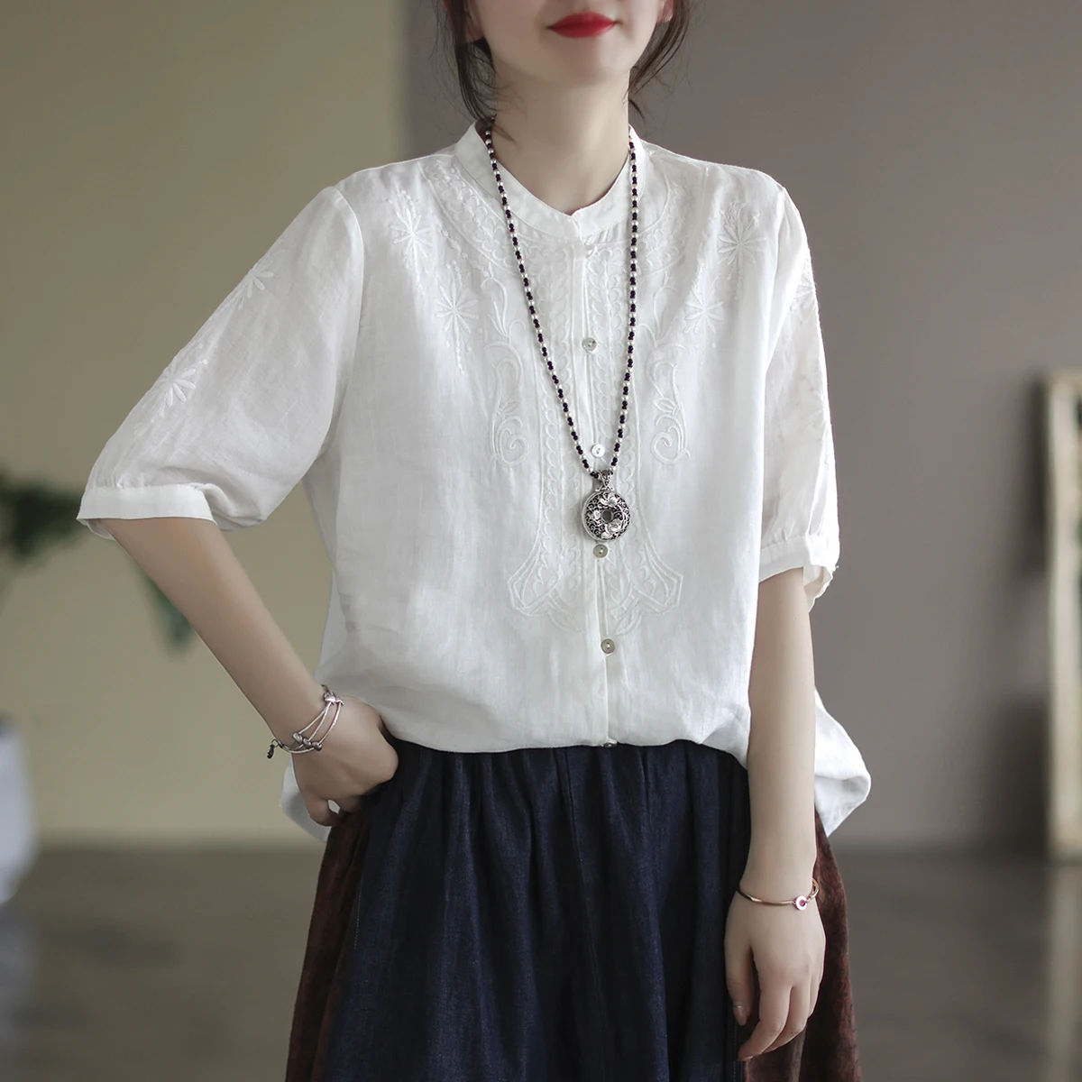 Retro Japońska Koszula z Bawełny i Lnu, Luźny Krój Wyszczuplający, Haftowana, Modna, Casualowa, Okrągły Dekolt, Pięciokrotnie Zbierana