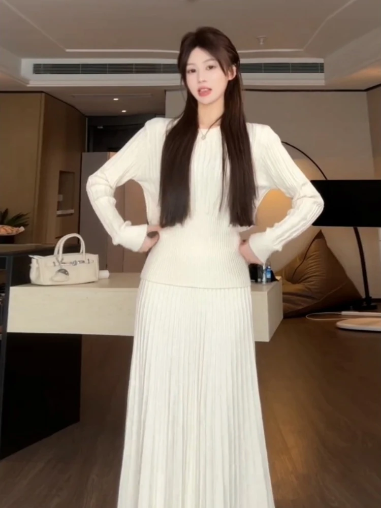 

Новинка осени 2025: Вязаный комплект из свитера и леггинсов для женщин – теплый повседневный костюм с высокой талией и облегающим силуэтом