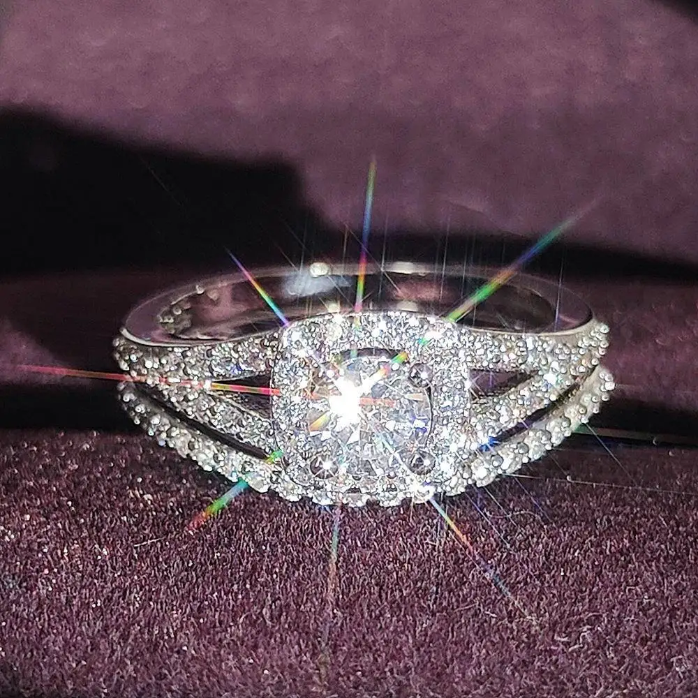 

Минималистичные модные квадратные кольца с одним или двумя простыми кольцами и основным камнем в виде бриллианта R236CR236A. Модные ювелирные аксессуары.