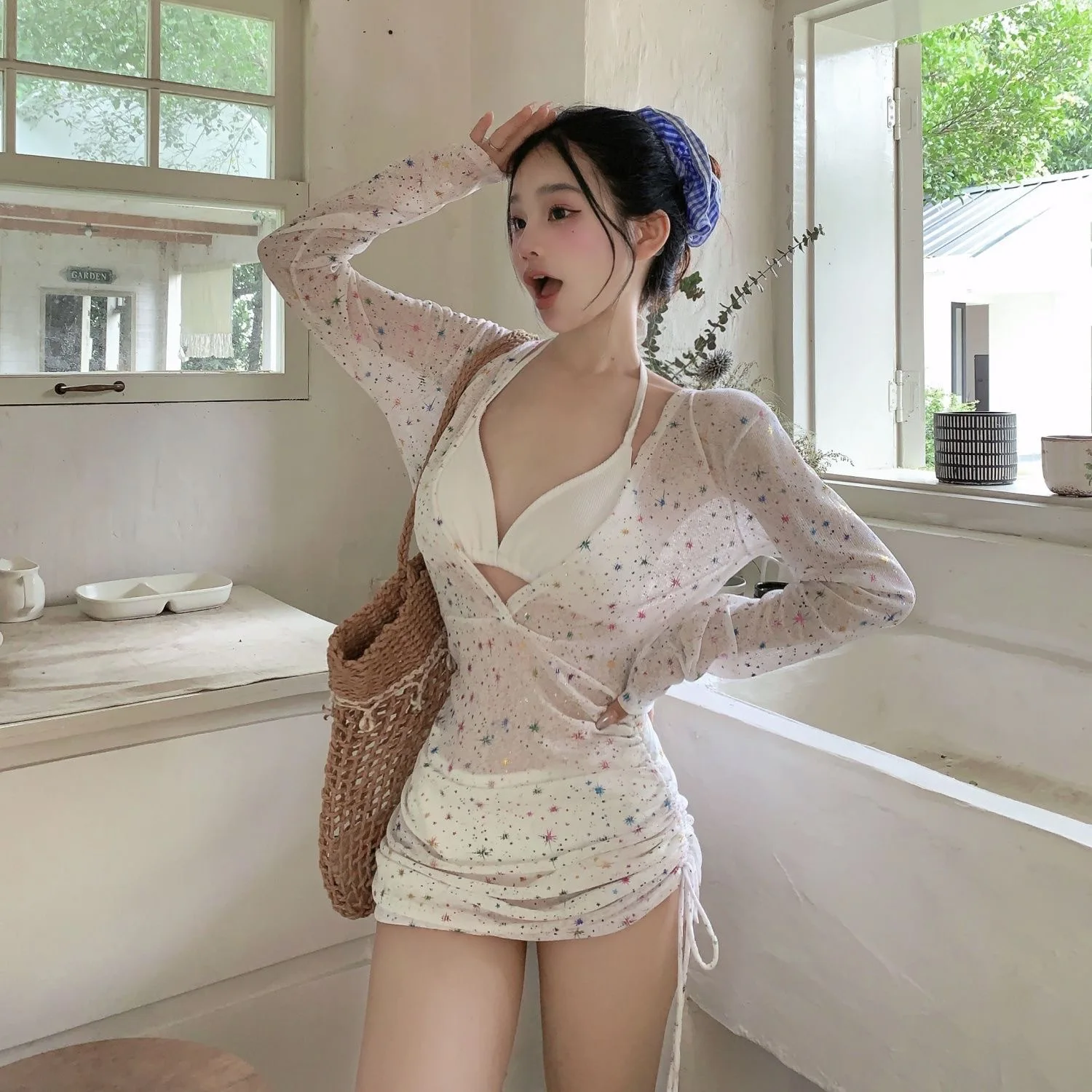 

Сексуальные белые микро-бикини, комплекты из 3 предметов, купальники с открытой спиной, длинными рукавами, блестящими звездами, мини-платье на завязках, купальники-бикини.