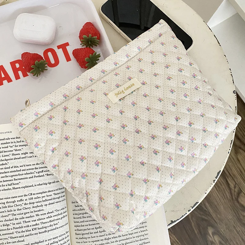 Vintage Floral Ladies Cosmetic Bag Makeup Bags Quilted Flower Women\'s Travel Storage Bags Soft Fabric Cute Girls Pencil Case Set