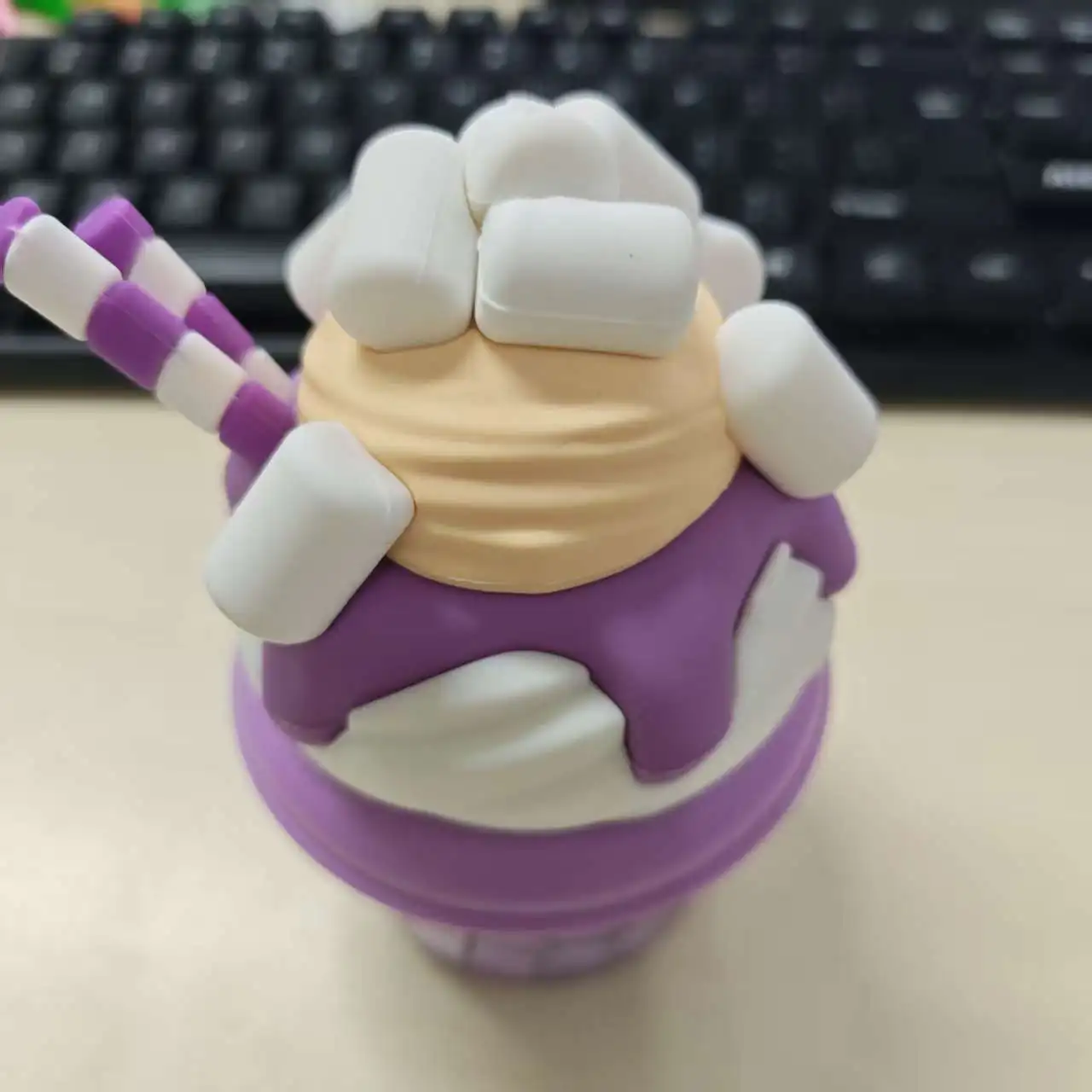 La 'ttafa Mal' low Madn'ess (75 مل) لديه فواكه ورائحة حلوة. الزجاجة على شكل كوب آيس كريم أرجواني #2