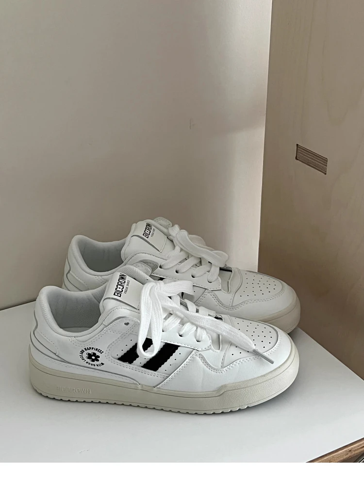 

Uamtor Women's Casual Thi Bot Versatile White Sneakers Spring 2026 New Sle Spor Leisure Board oes round Toe mid Heel