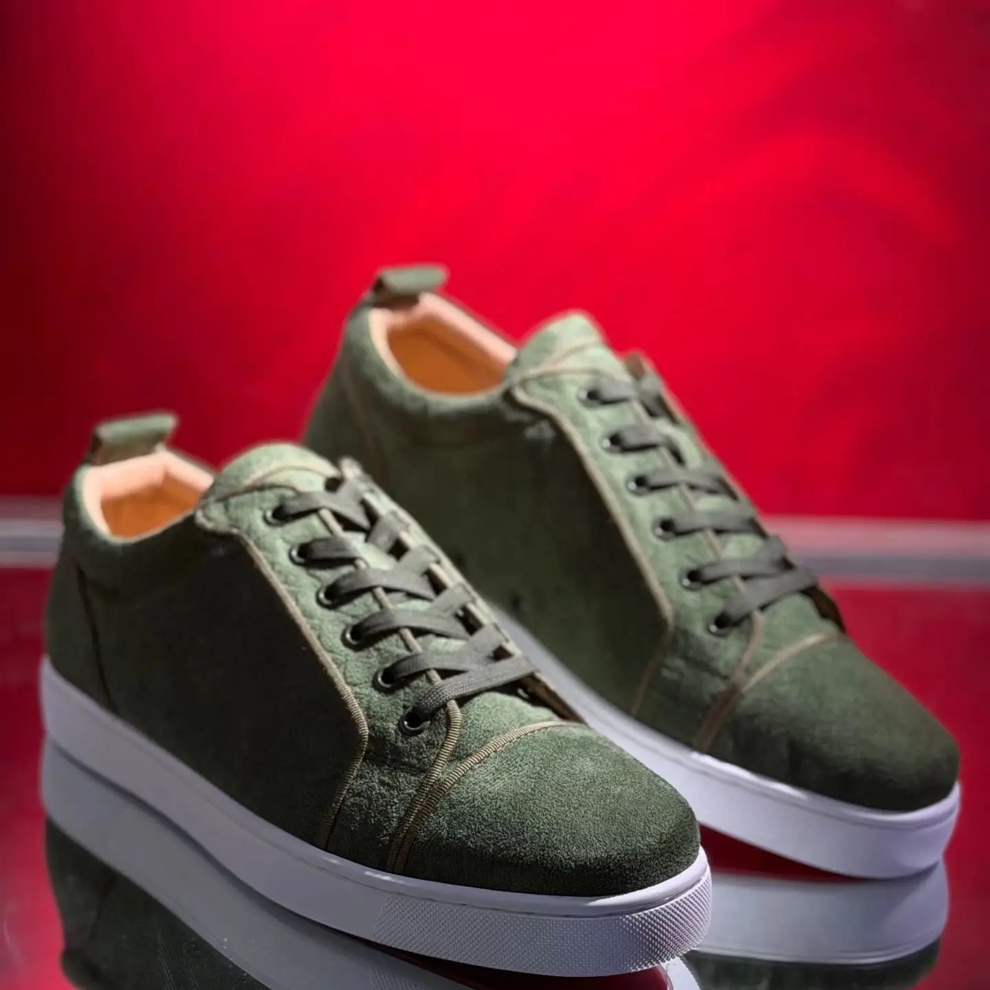 Men's Rivets Low Top Green Crocodile Embossed Leather Lace Up Red Bottom Sneakers Skate Shoes Casual Flat Walking Footwear