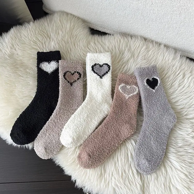 

Mid-Calf Socks, Autumn and Winter Love Socks for Men and Women, Plus Velvet, Thickened and Warm, Fashionable Coral Velvet Socks