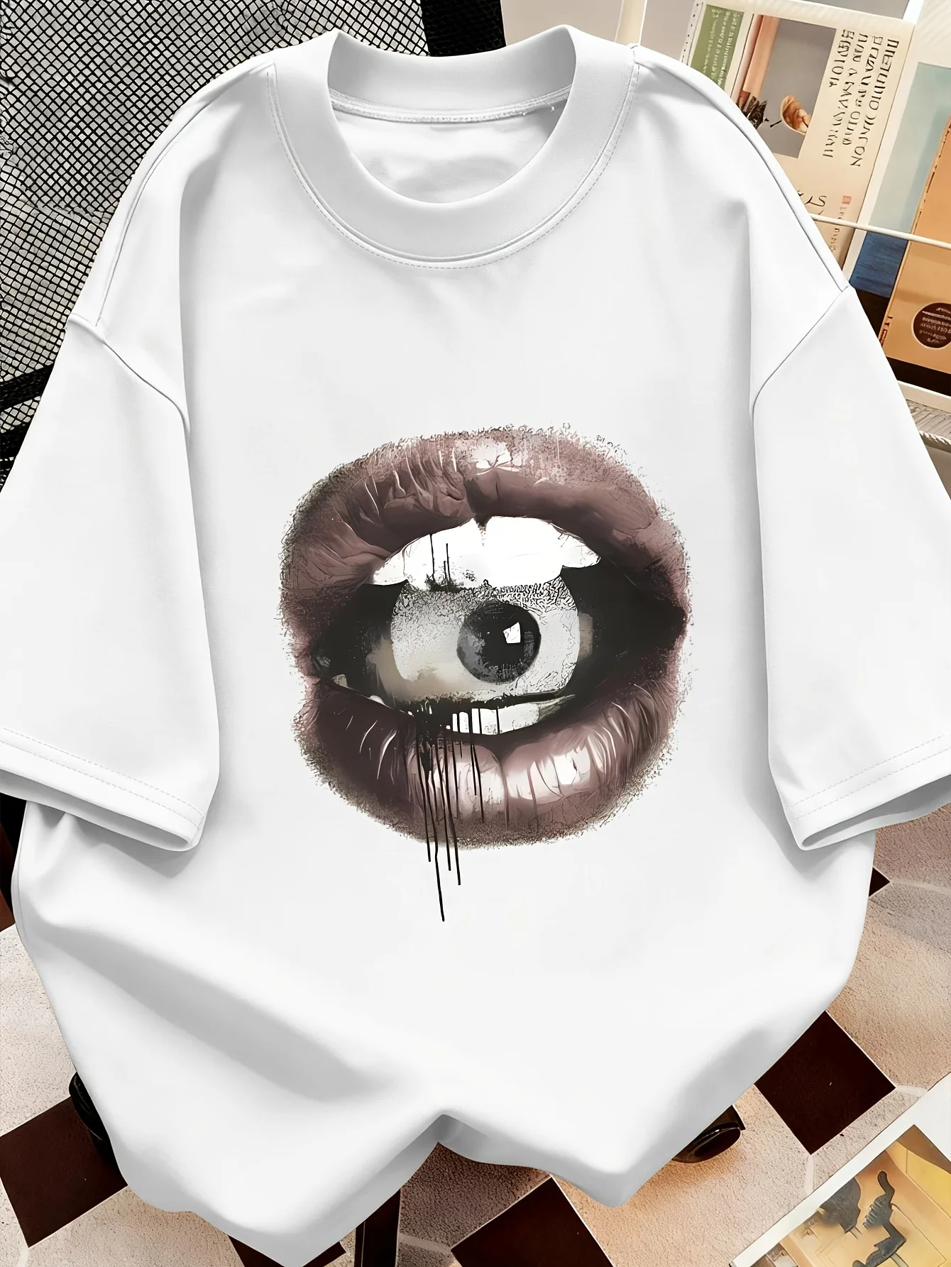 Retro Fashion Short Sleeved T-shirt with Dark Style Lip To Lip Eye Print T-shirt, Personalized Street Style Trendy T-shirt