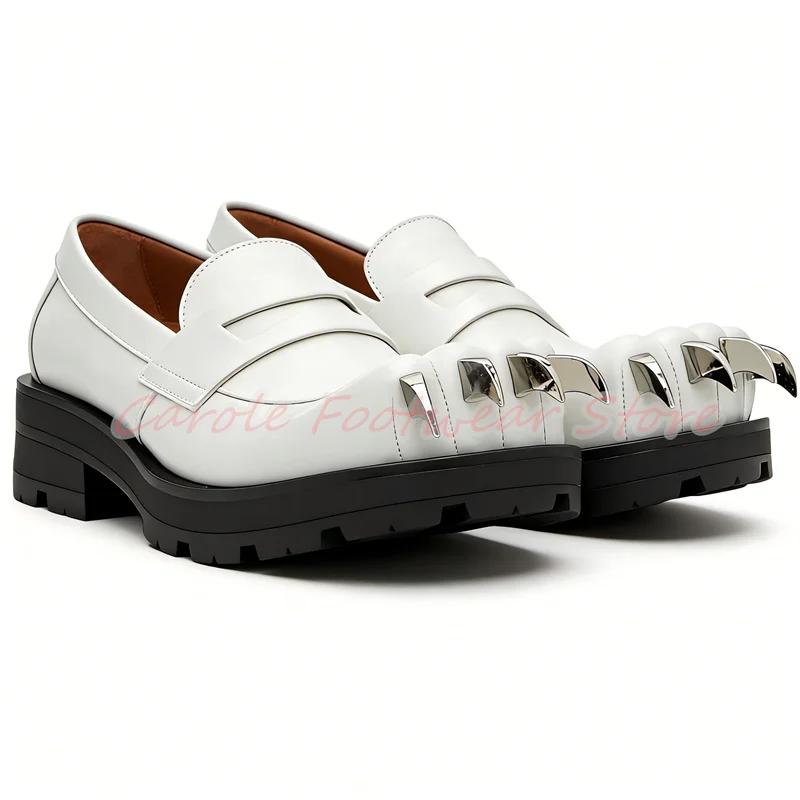 

Fashion Design Metal Claws Nails Male Loafers Square Toe Chunky Heel Height Increasing Derby Shoes Men's Business Casual Shoes