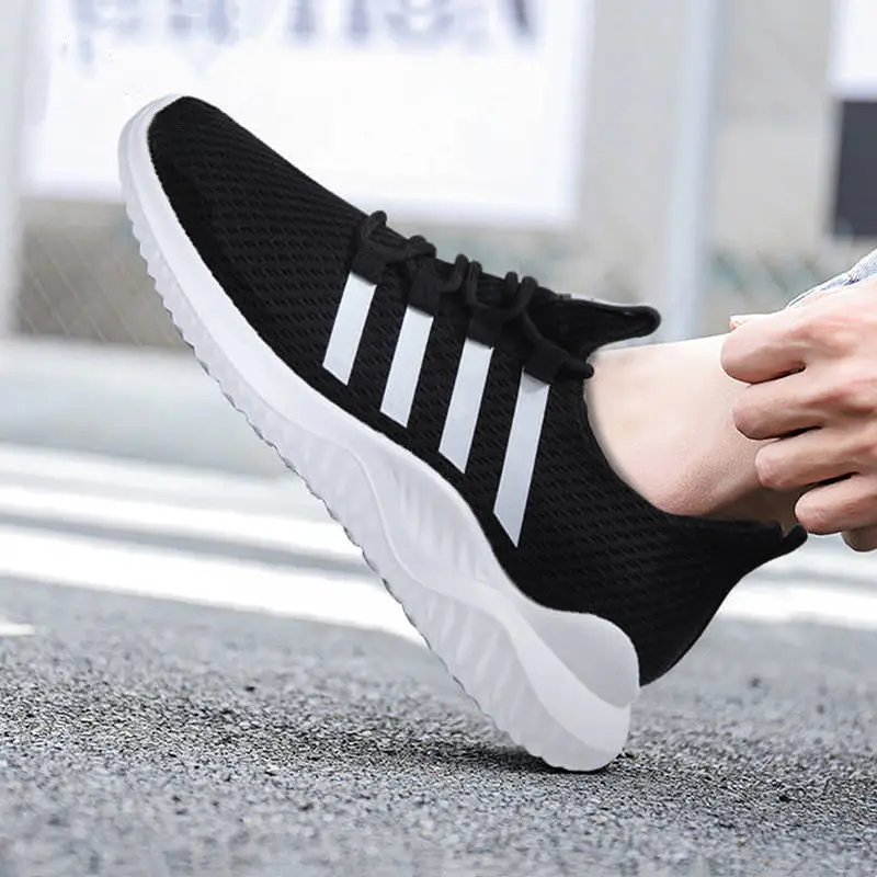 Zapatillas de correr ligeras para hombre, zapatos deportivos transpirables para exteriores, antideslizantes, Tenis flexibles a la moda con cordones,