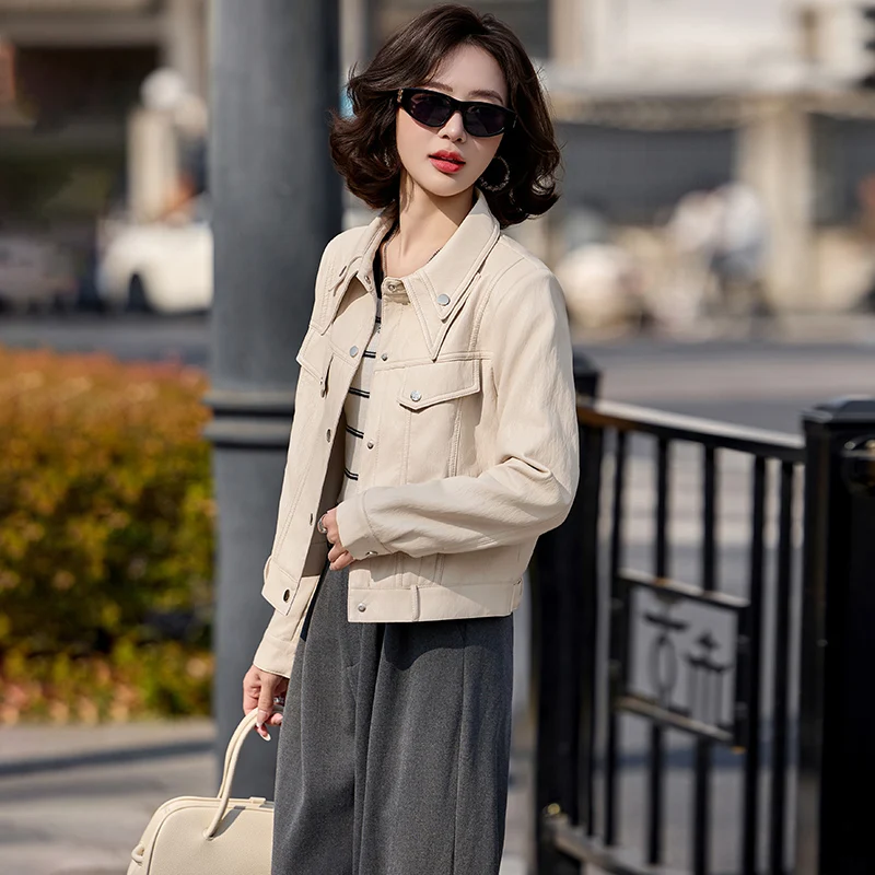 جاكيت نسائي قصير من الجلد الصناعي المجعد لربيع وخريف 2026، بياقة مقلوبة وأزرار أمامية، ملابس خارجية عصرية