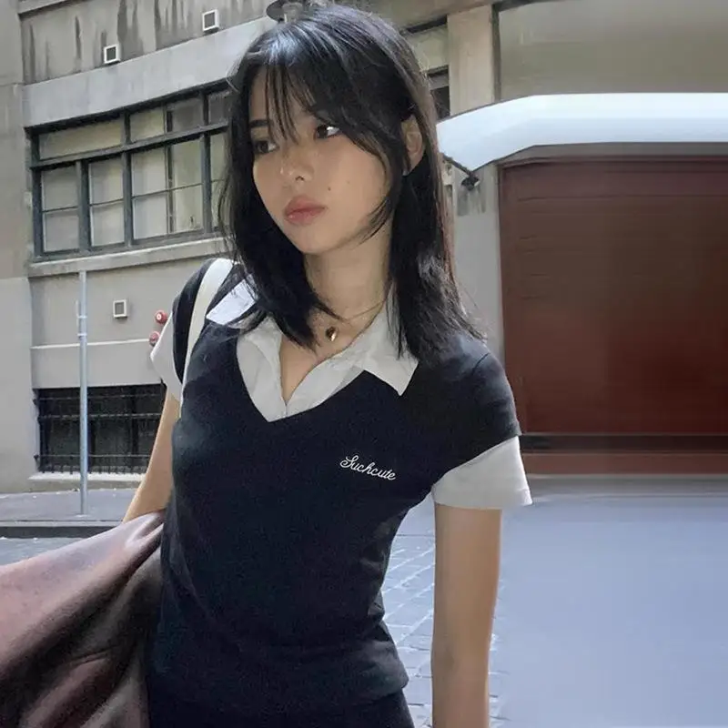 

Модная простая футболка в студенческом стиле с цветными блоками, коротким рукавом, вышитыми буквами и эффектом двухслойности для женщин