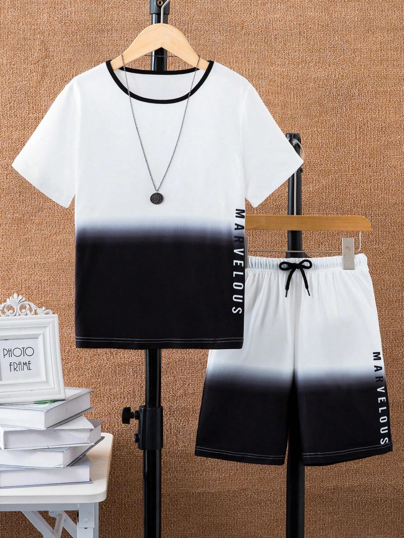 

T-shirts And Shorts For Men Without Summer Gradient Letter Contrast, Lightweight Breathable Short-sleeved Suits