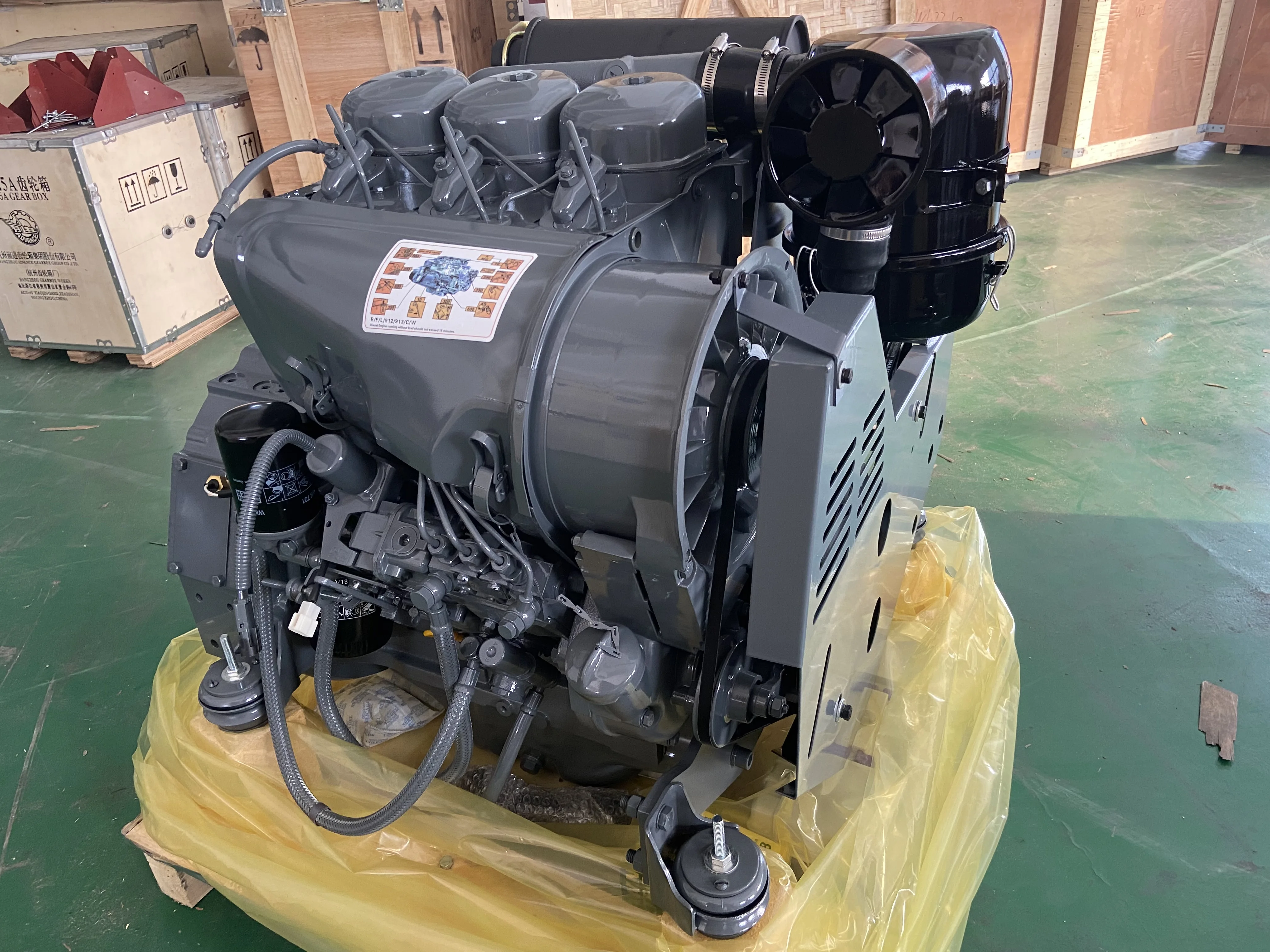 محرك 40 حصان 3 أسطوانات محرك تبريد الهواء F3L912 للبيع