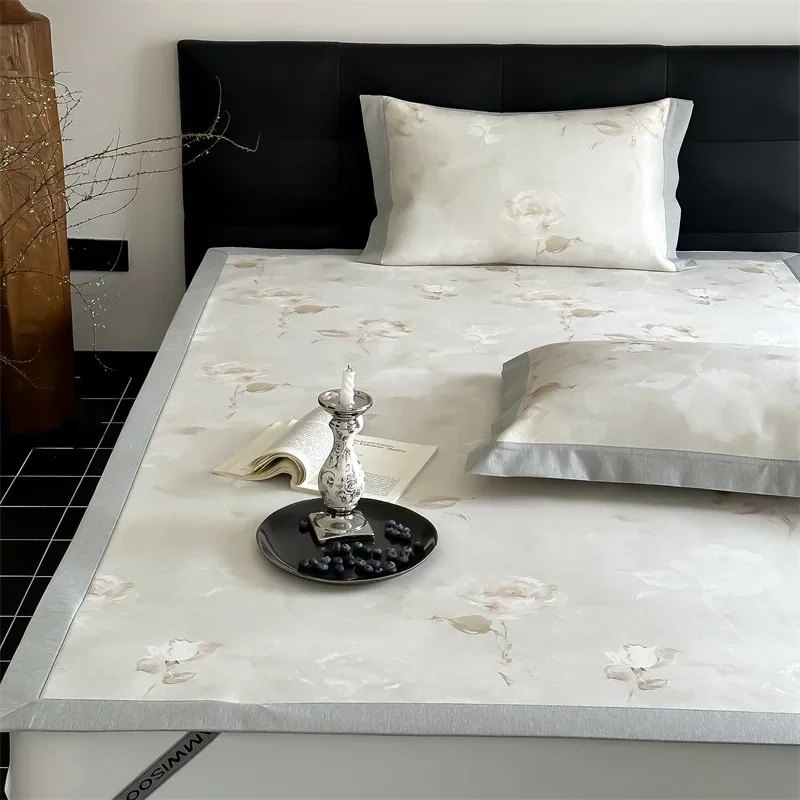 Wysokiej jakości, antybakteryjna mata z jedwabiu lodowego, styl narodowy, kwiaty, możliwość prania w pralce, chłodna mata z rattanu lodowego.