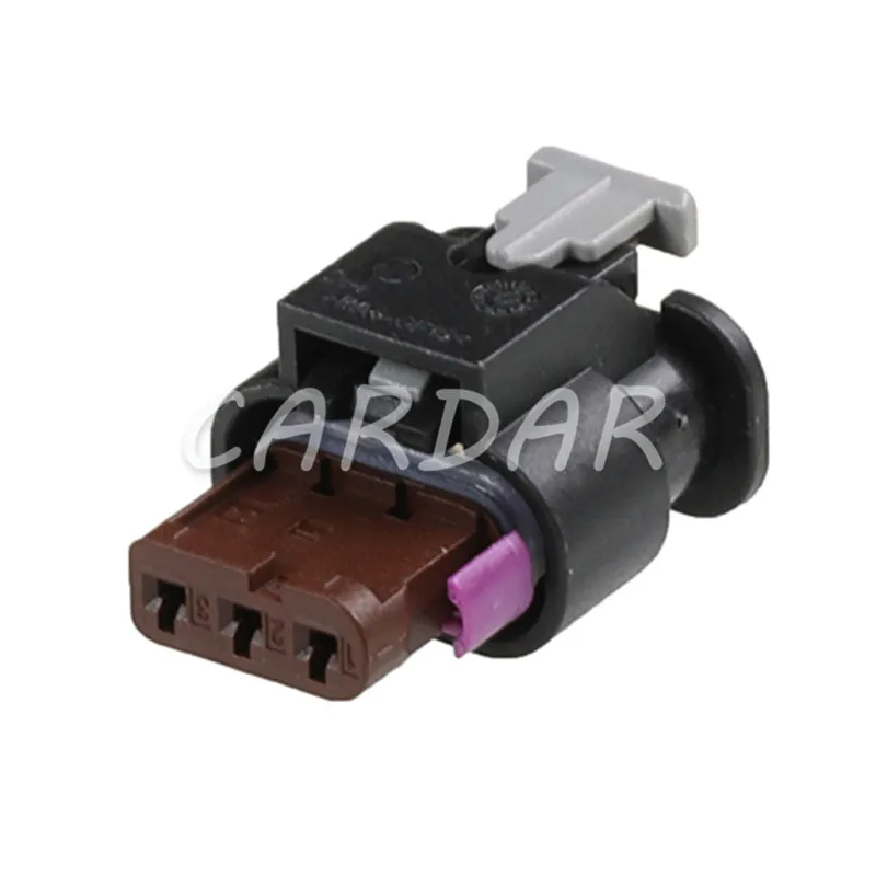 Revisión y análisis del conector eléctrico 4F0973702A para el conjunto del compresor del aire acondicionado