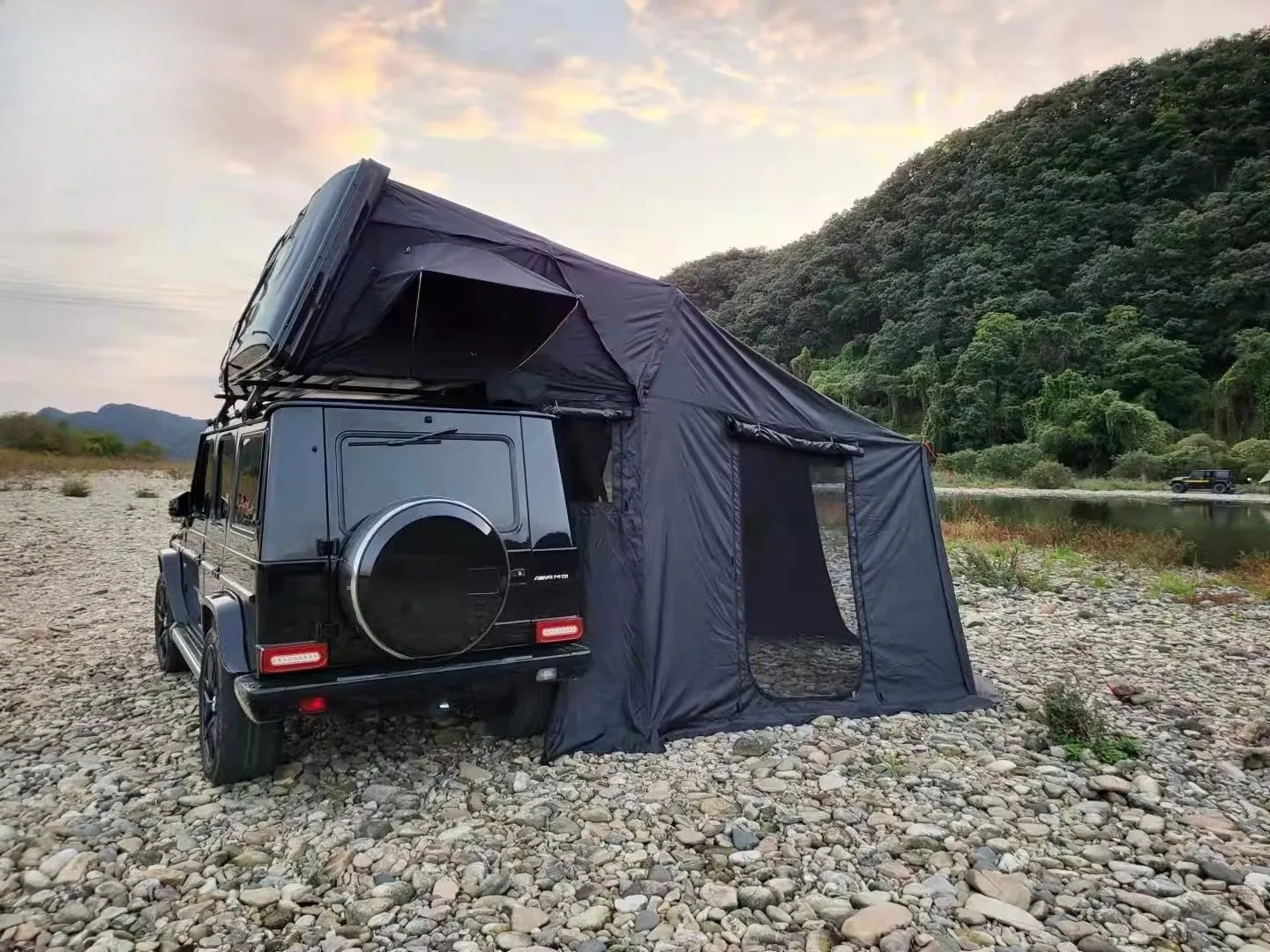 Waterproof Sunshade Folding Roof Top Pop-up Car Camping Outdoor Tent with Awning 2
