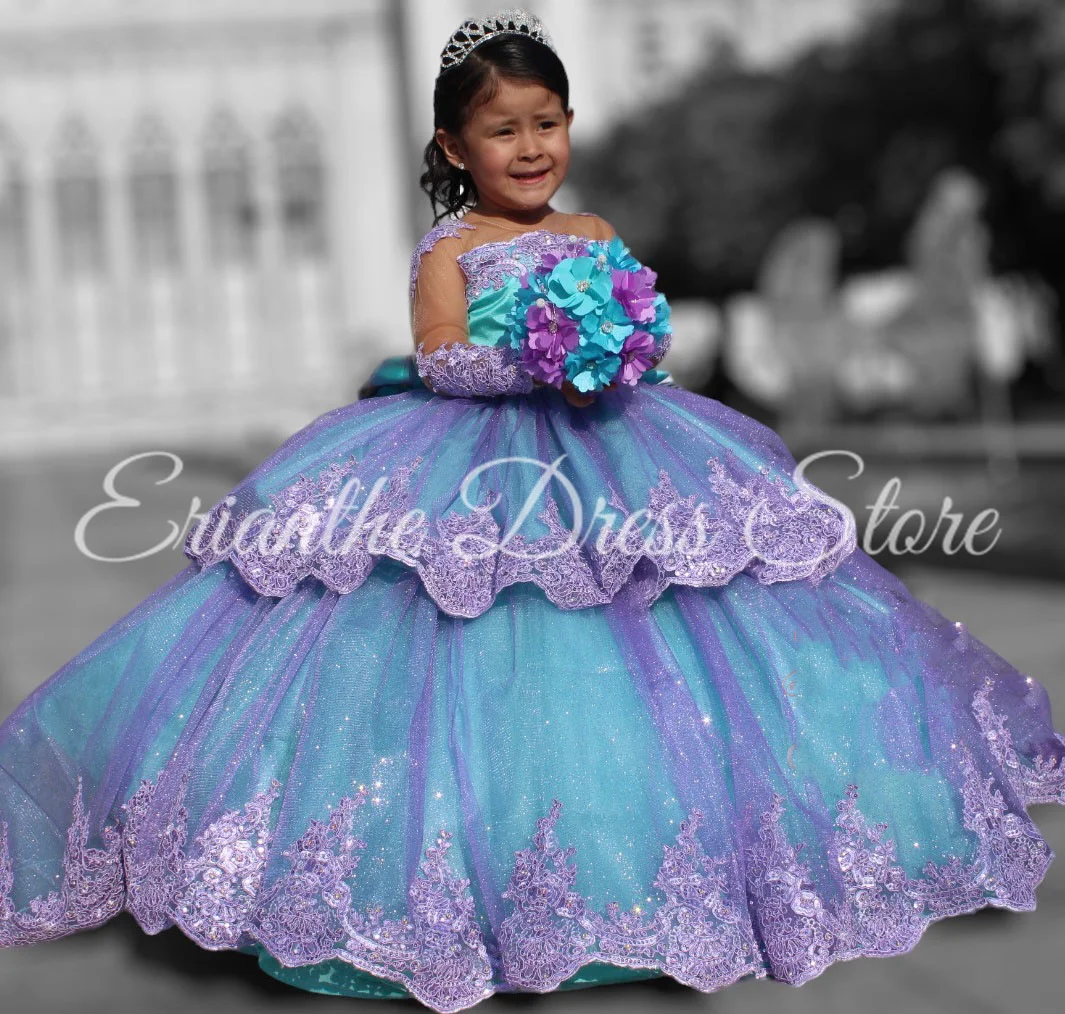 Simple Birthday Party First Communion Dresses ผ้าซาตินสีขาวแขนกุดดอกไม้สาวชุดสําหรับงานแต่งงานกับโบว์ Elegant Ball Gowns