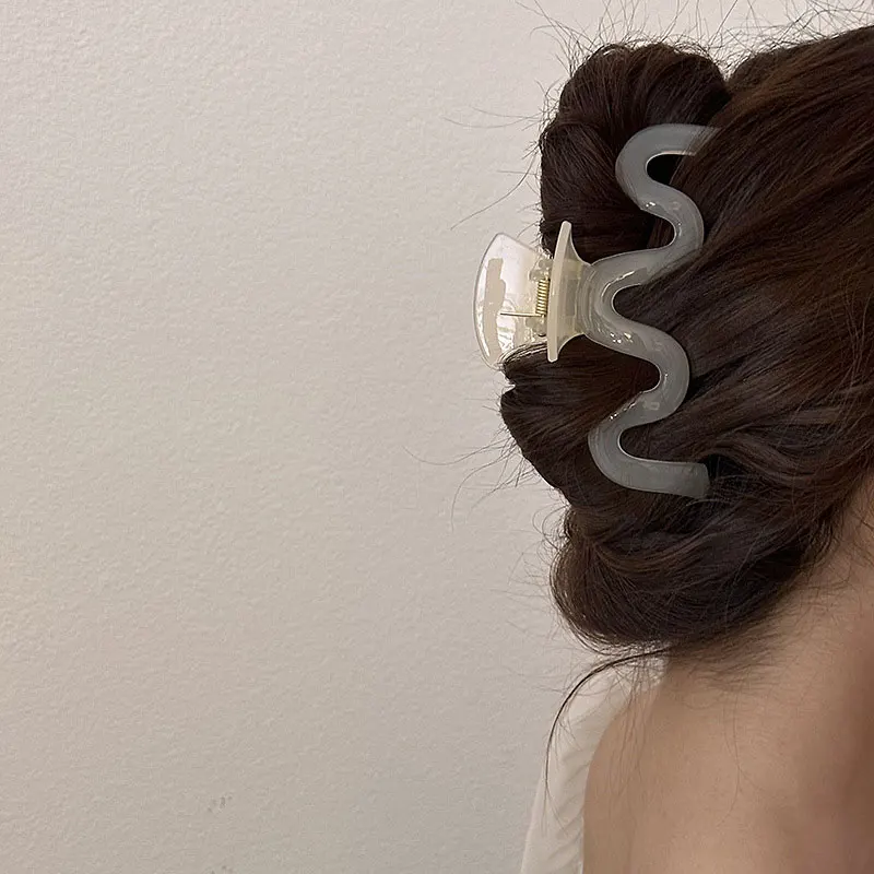 

Wavy Women's Hair Clips Fashionable Sweet High Street Style Shark Clips Gift Vacation Party Hair Grab Women's Hair Accessories