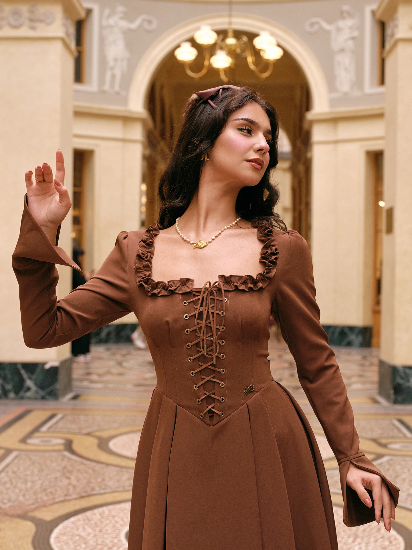 เดรสผู้หญิง TIYIHAILEY สำหรับฤดูใบไม้ร่วงและฤดูหนาว แขนยาวทรงบาน ยาวแบบแม็กซี่ ไซส์ XS-XL สไตล์วินเทจ เอวสูง คอลเลคชั่นใหม่ปี 2025 คอเหลี่ยมแบบผูก