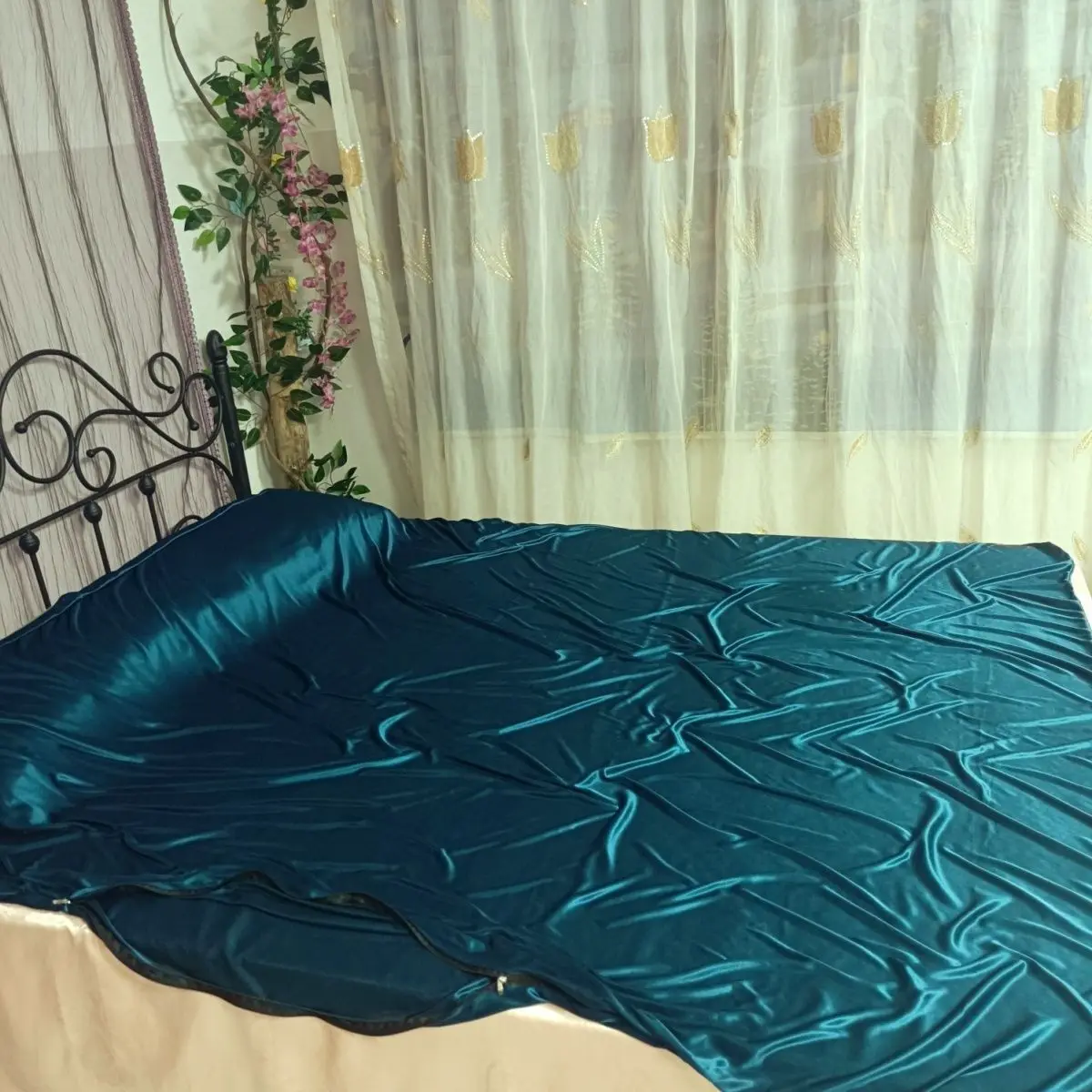 

No Pillow Cover 71*79in Glossy summer satin silk cover with zipper Double side Ice cool bedspread home bedding