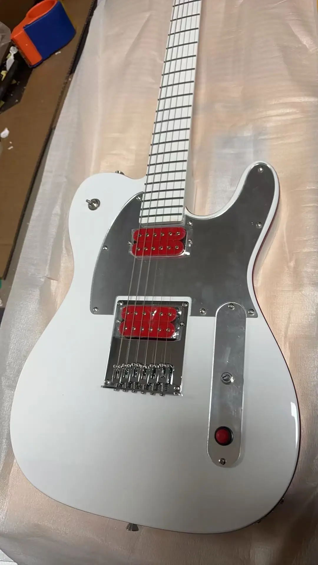 2026 Hot Sale Custom  5 Signature  Guitar White H-H Pickups Red Knob